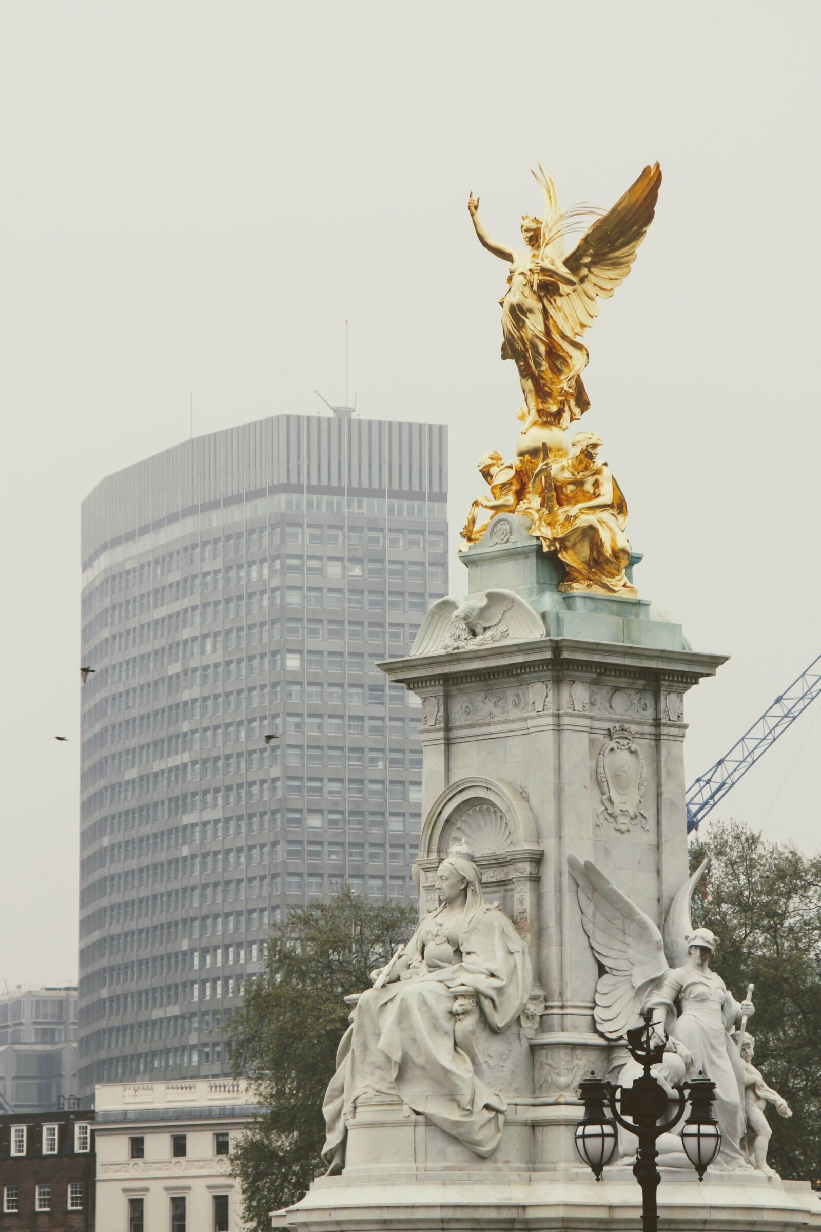 Canon EOS 60D sample photo. London, fog, united kingdom photography