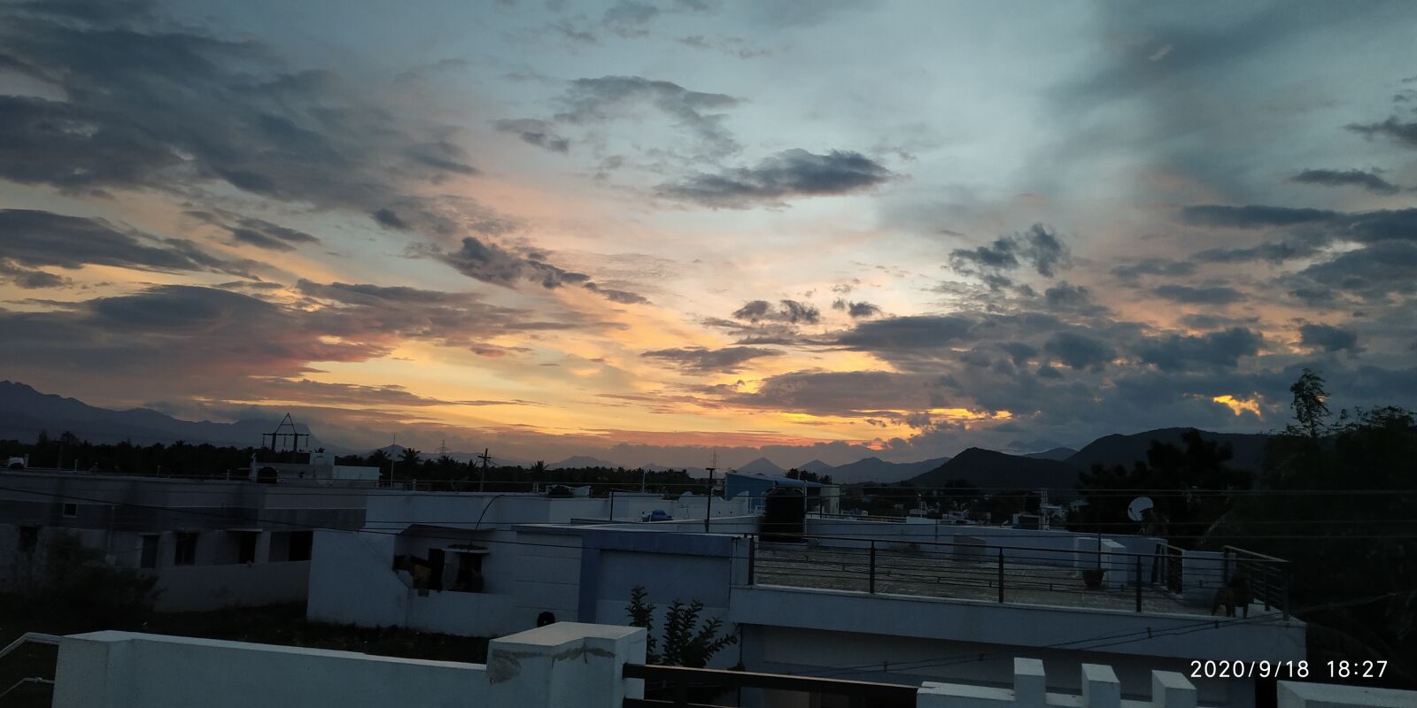 Xiaomi Redmi Note 5 Pro sample photo. Sunset, evening, vibrant sky photography