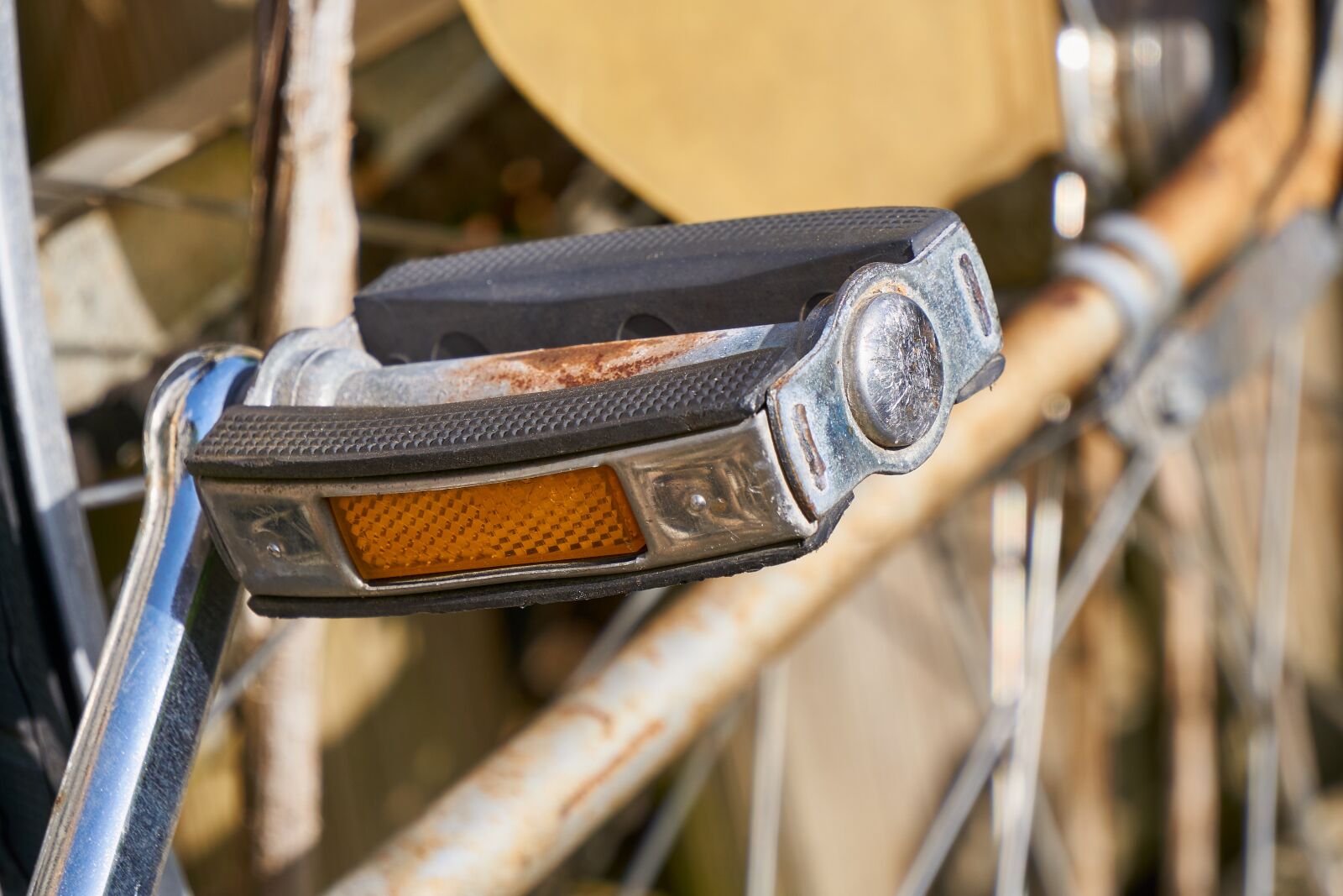 Sony E 55-210mm F4.5-6.3 OSS sample photo. Pedal, bike, cycling photography
