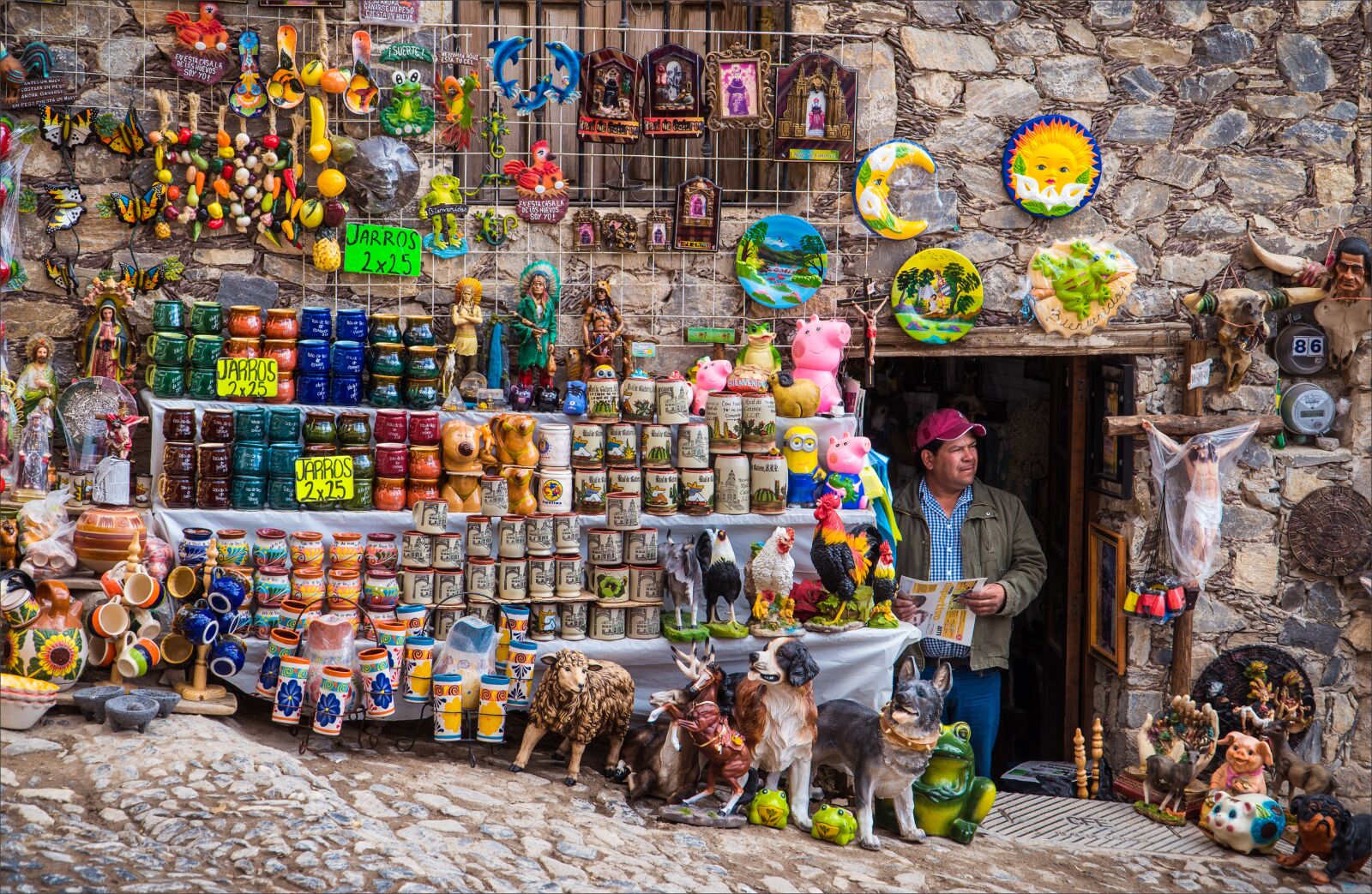Sony a6500 + Sony E PZ 18-105mm F4 G OSS sample photo. People, market, sell photography