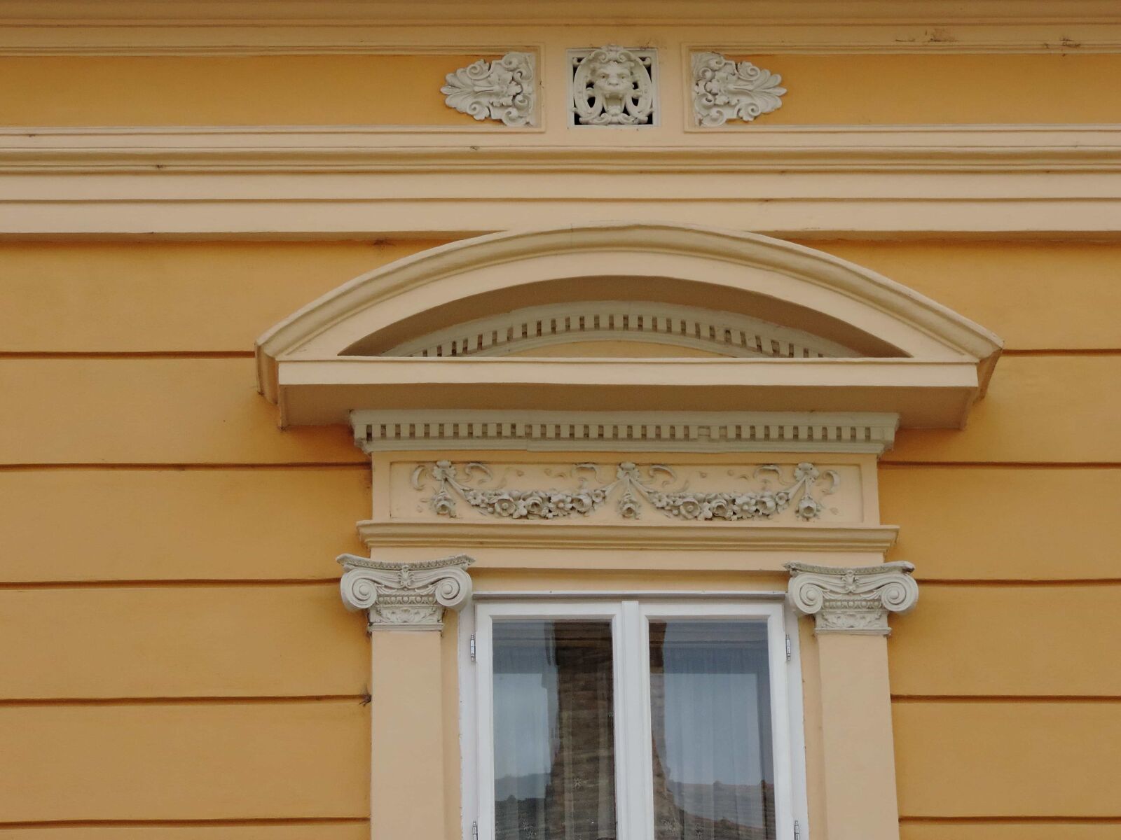 Nikon Coolpix P520 sample photo. Facade, building, architecture, house photography