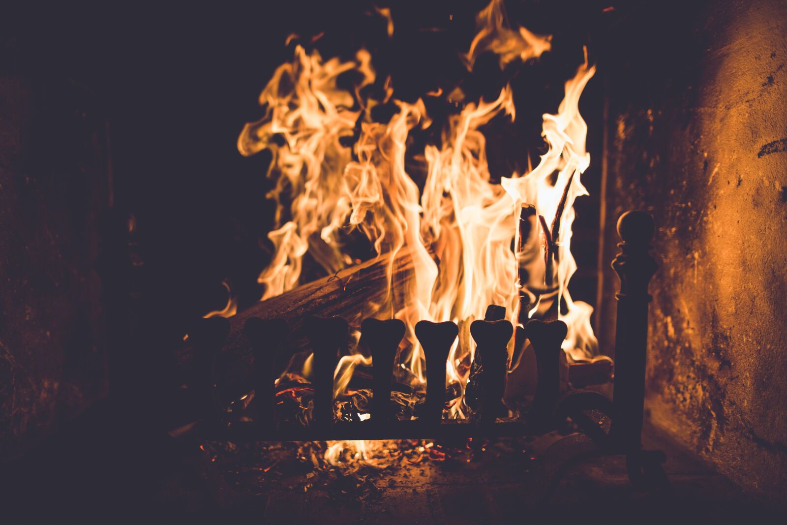 Canon EOS 5D Mark III sample photo. Burning, dark, fire photography