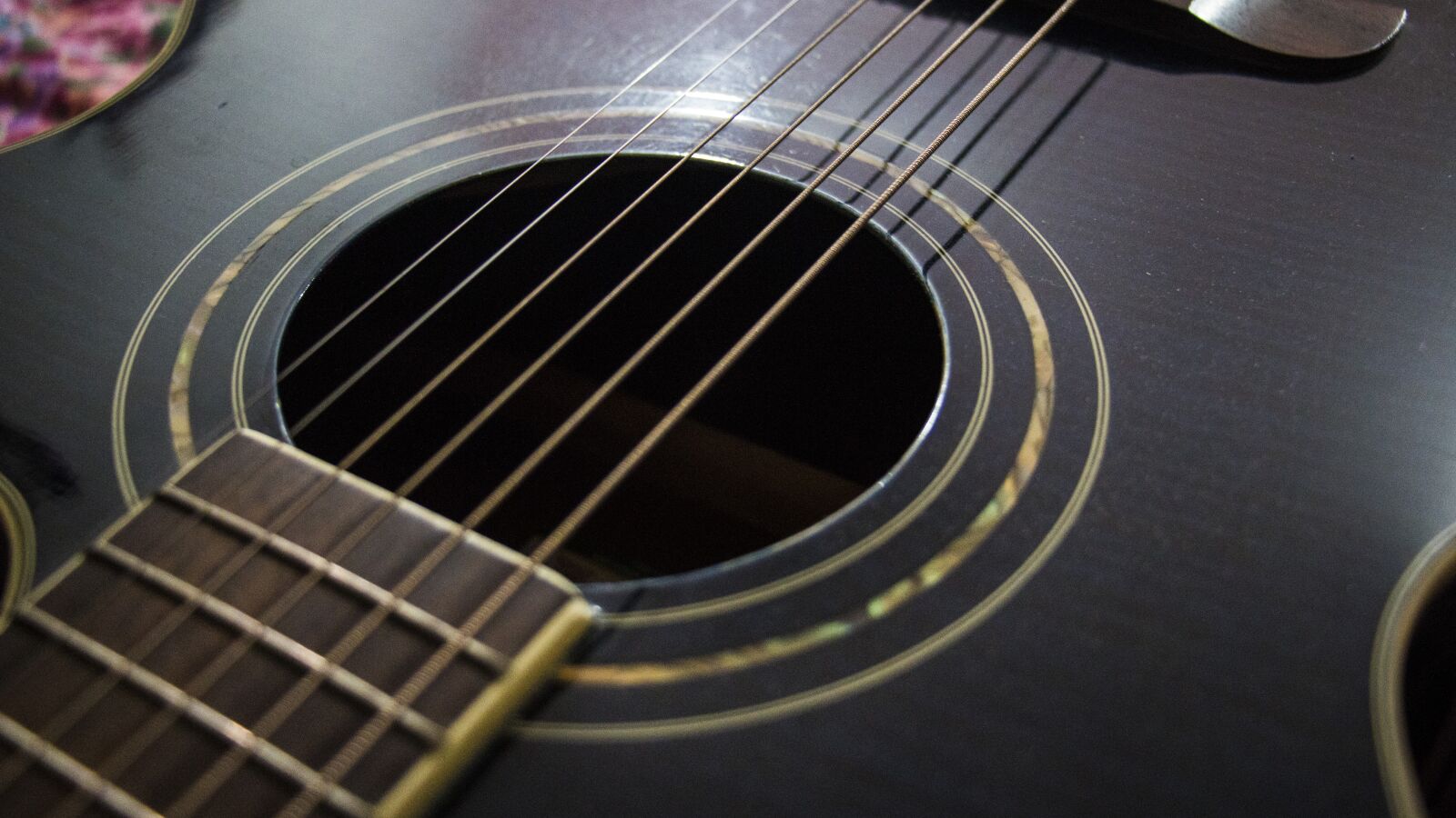 Canon EOS 70D sample photo. Guitar, pin, music photography