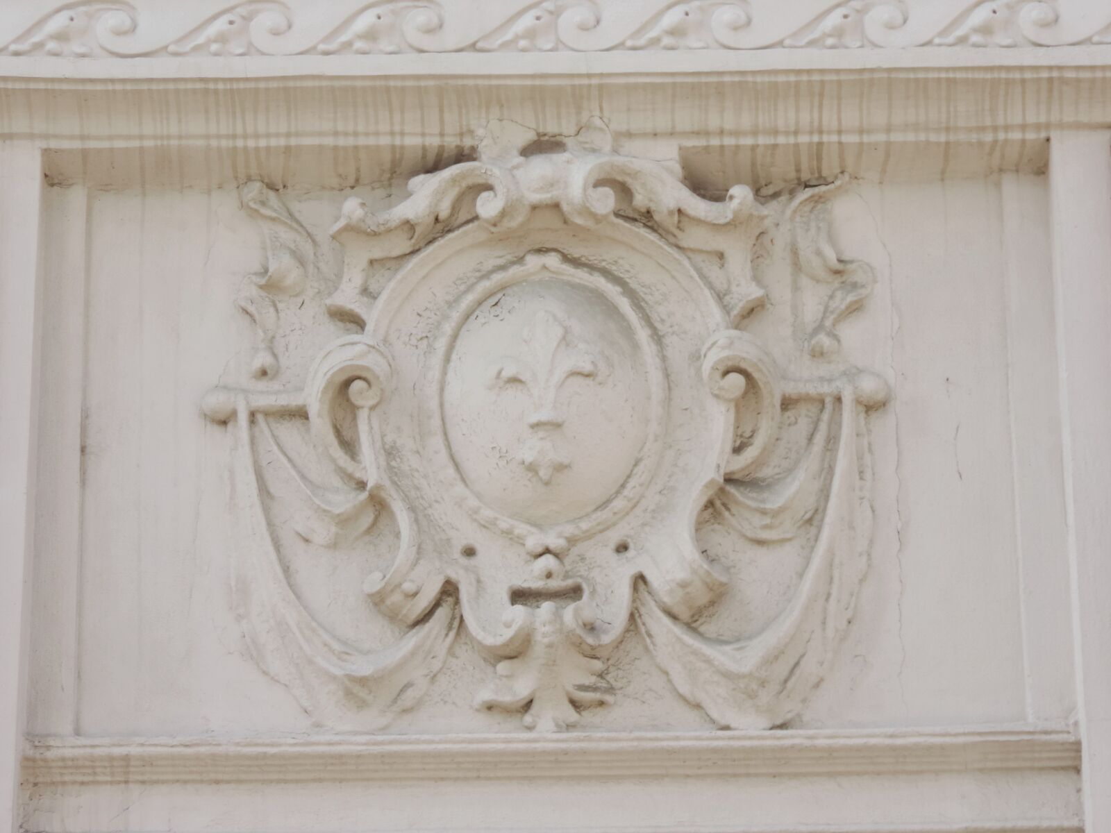 Nikon Coolpix P520 sample photo. Baroque, decoration, facade, heraldry photography