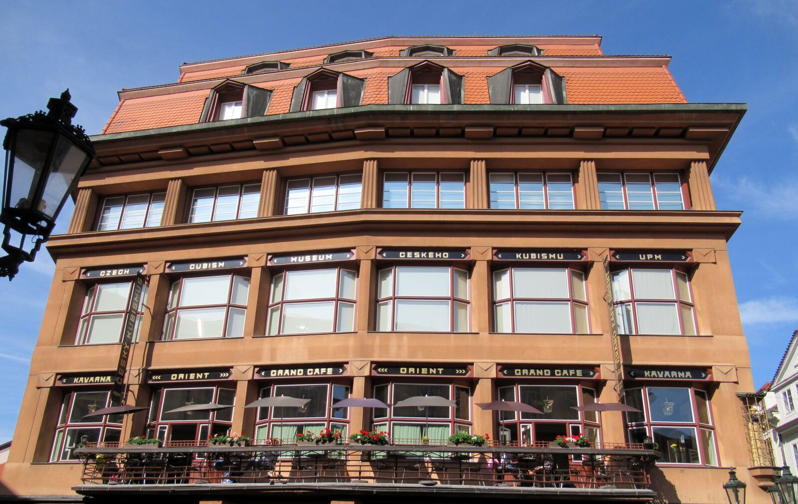Canon PowerShot SX620 HS sample photo. Prague, cafe, cubism photography