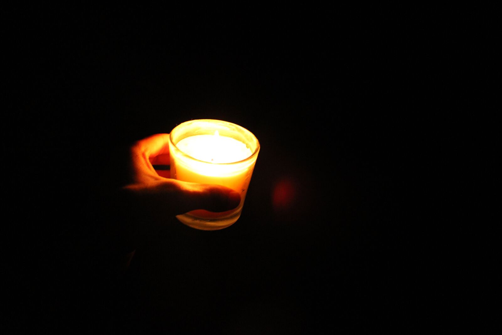 Canon EOS 2000D (EOS Rebel T7 / EOS Kiss X90 / EOS 1500D) sample photo. Light, candle, night photography