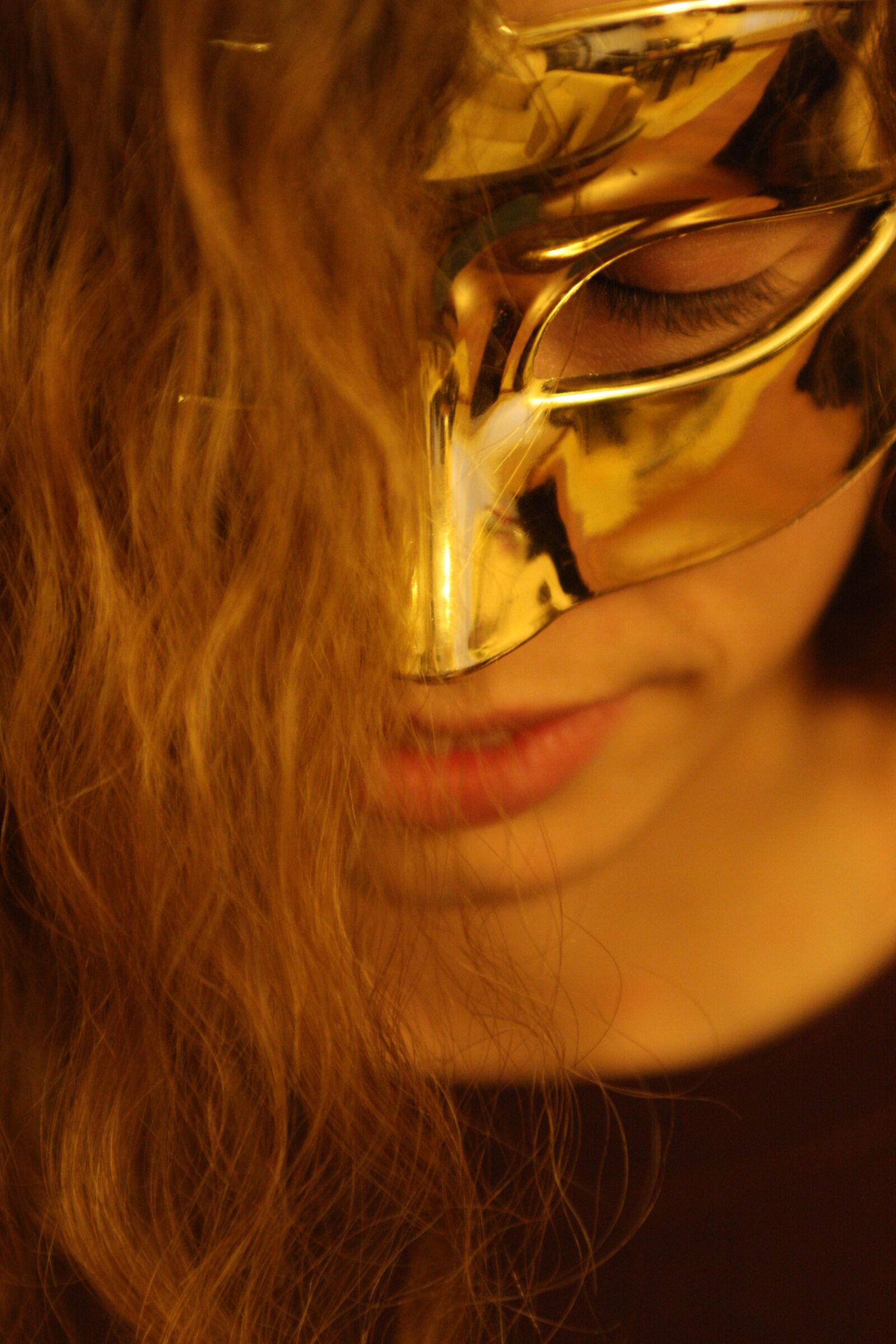 Canon EOS 40D sample photo. Mask, woman, gold photography