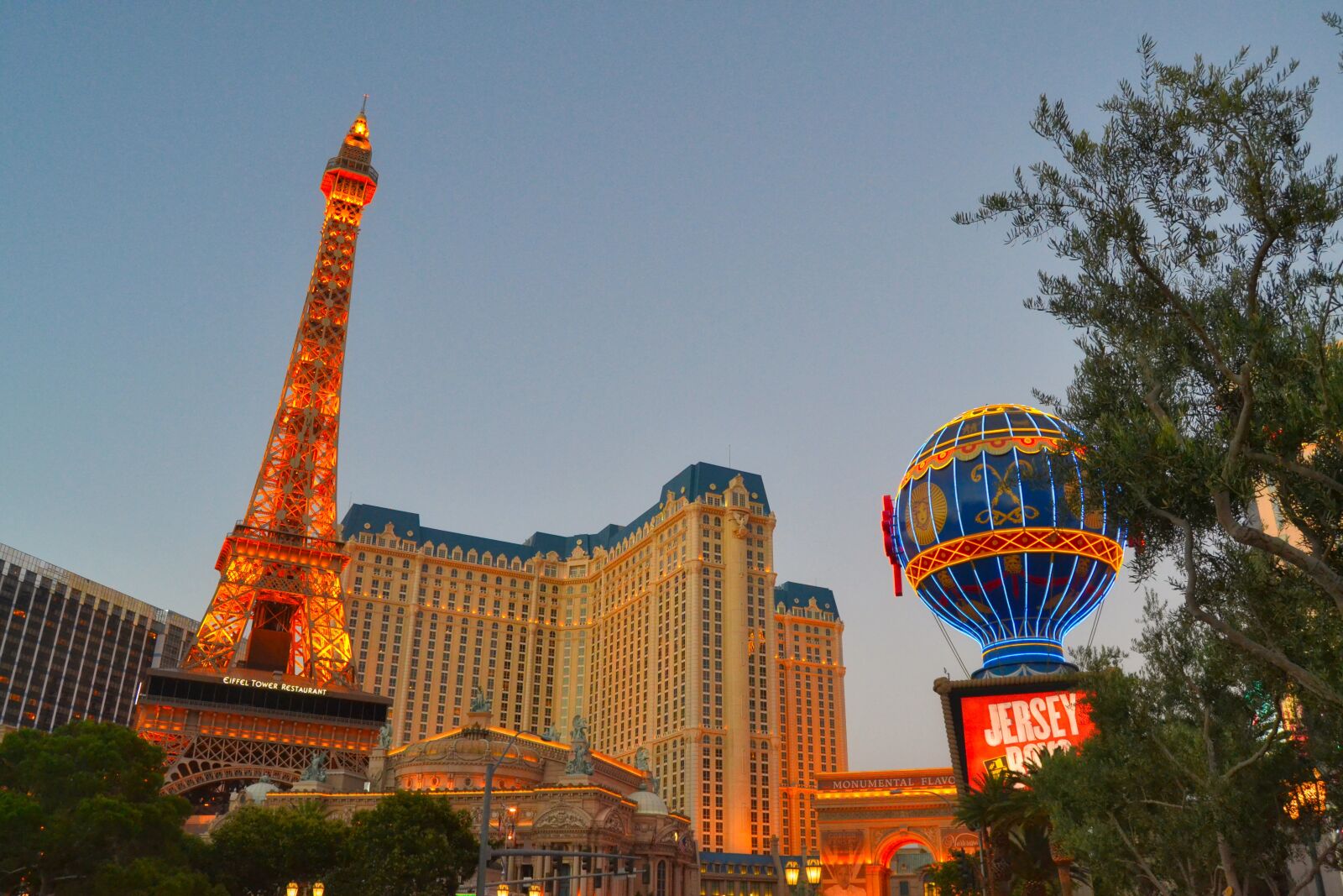 Nikon D3100 sample photo. Las vegas, evening, eiffel photography