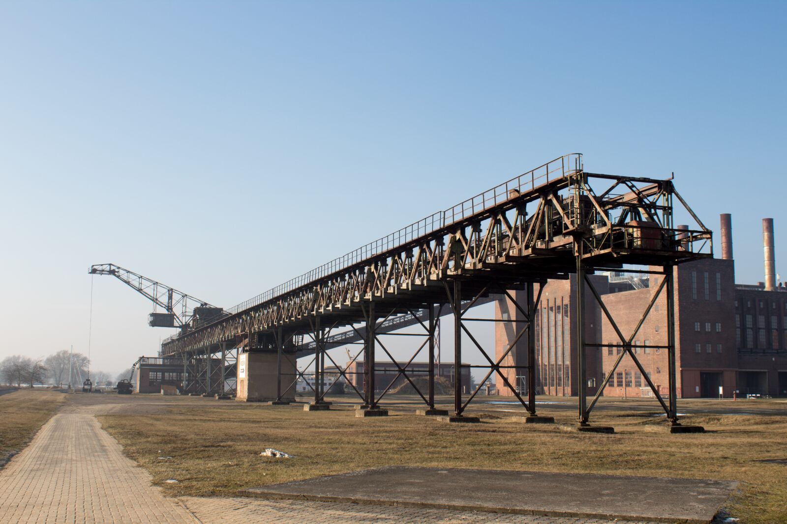 Canon EOS 1300D (EOS Rebel T6 / EOS Kiss X80) sample photo. Industry, conveyor belt, usedom photography
