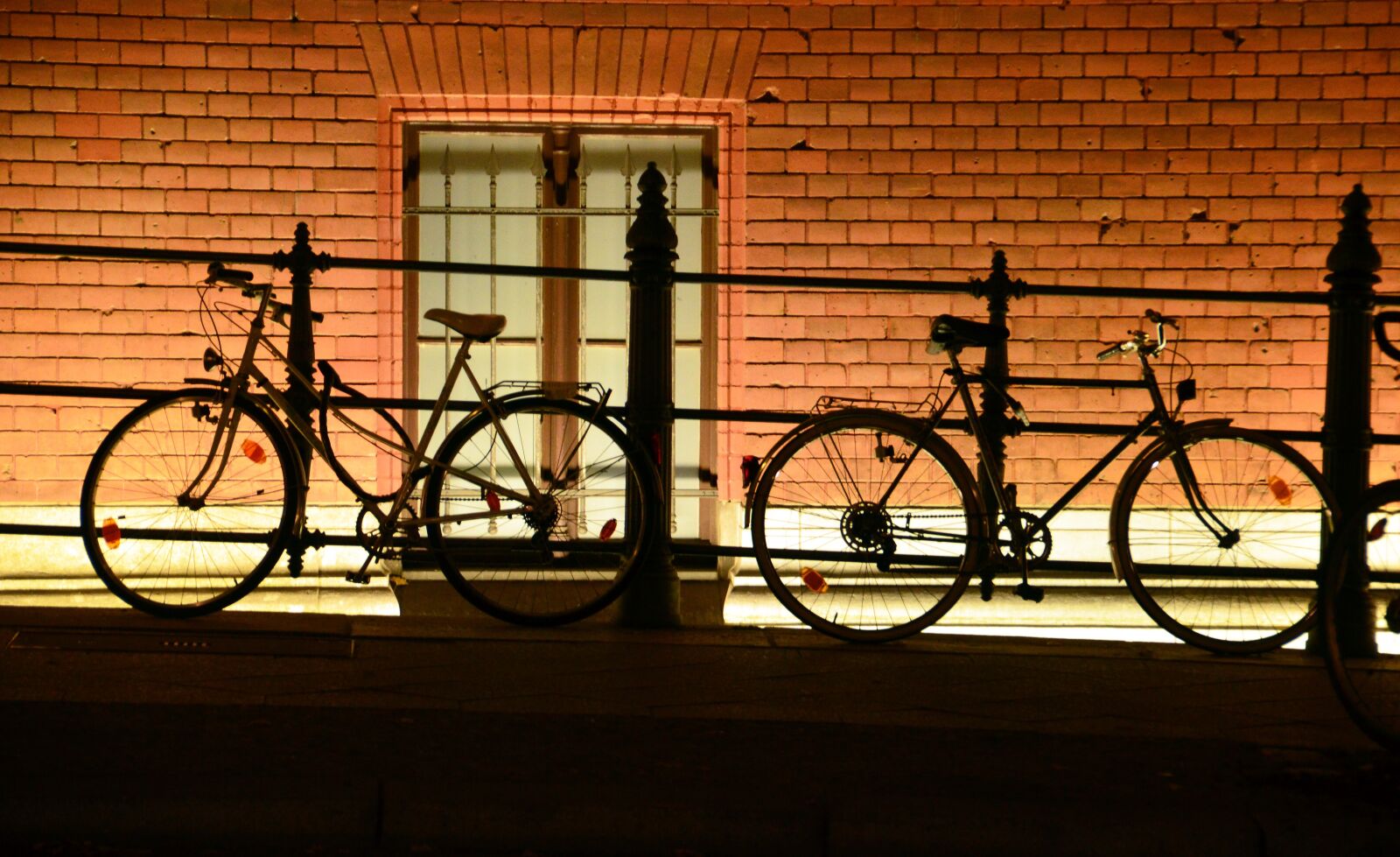 Nikon D7000 sample photo. Wall, bike, park photography