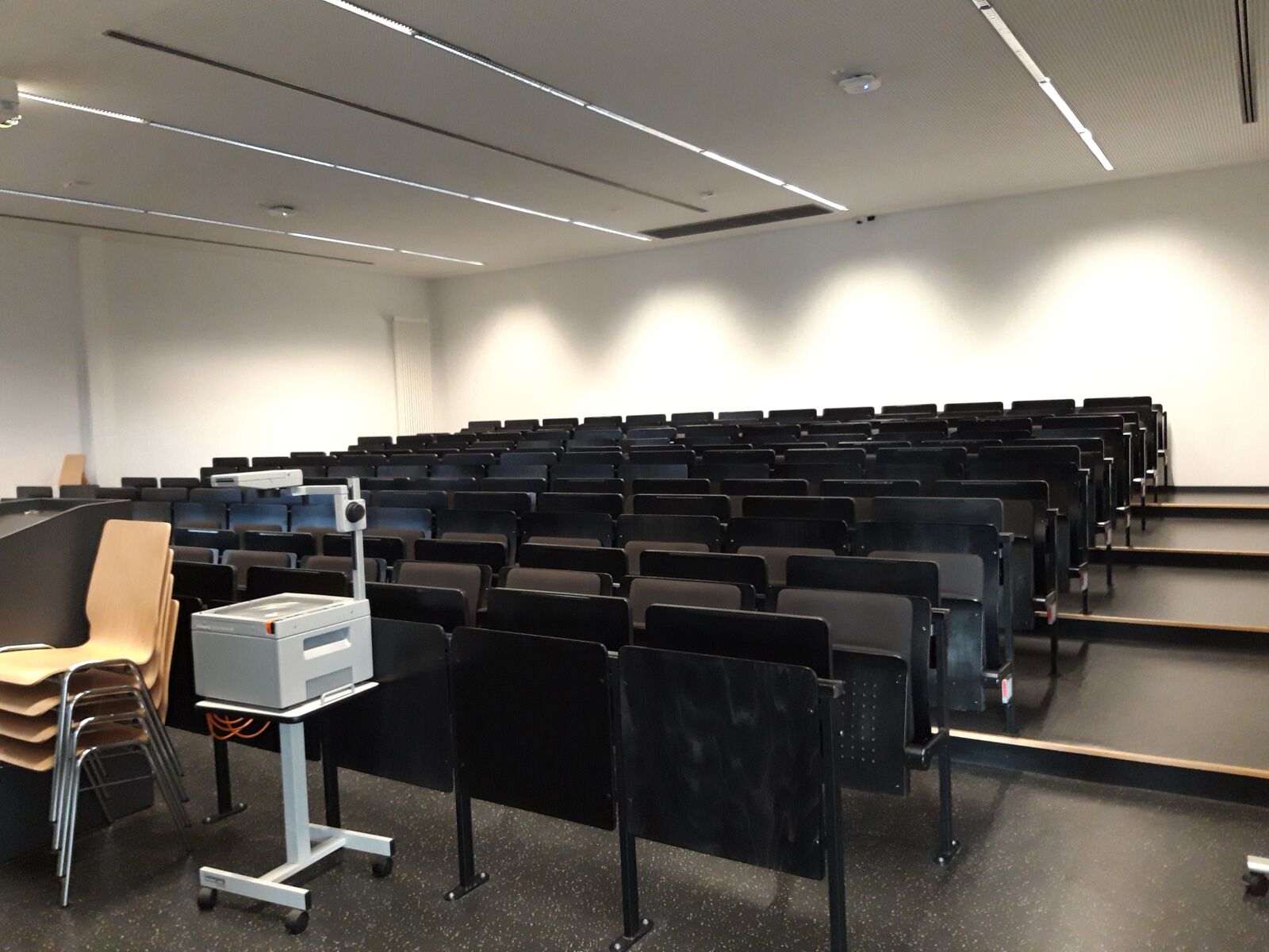 Samsung Galaxy A6 sample photo. Lecture hall, university, teaching photography