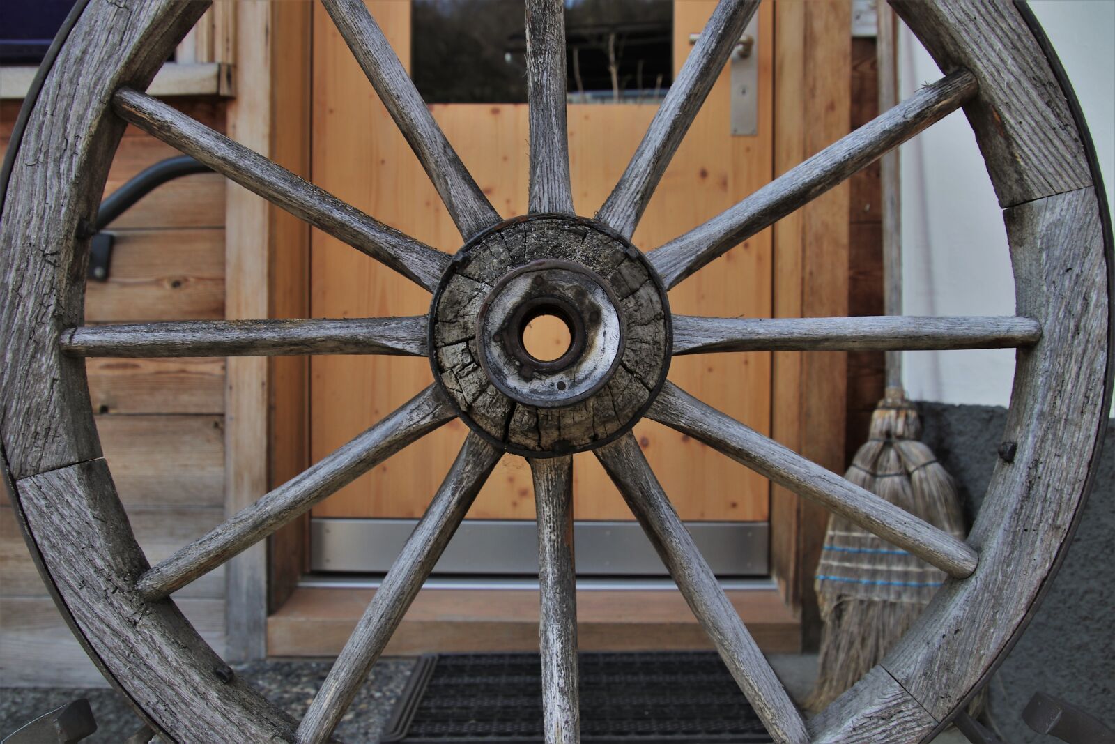 Canon EOS 80D sample photo. The door, entrance, target photography