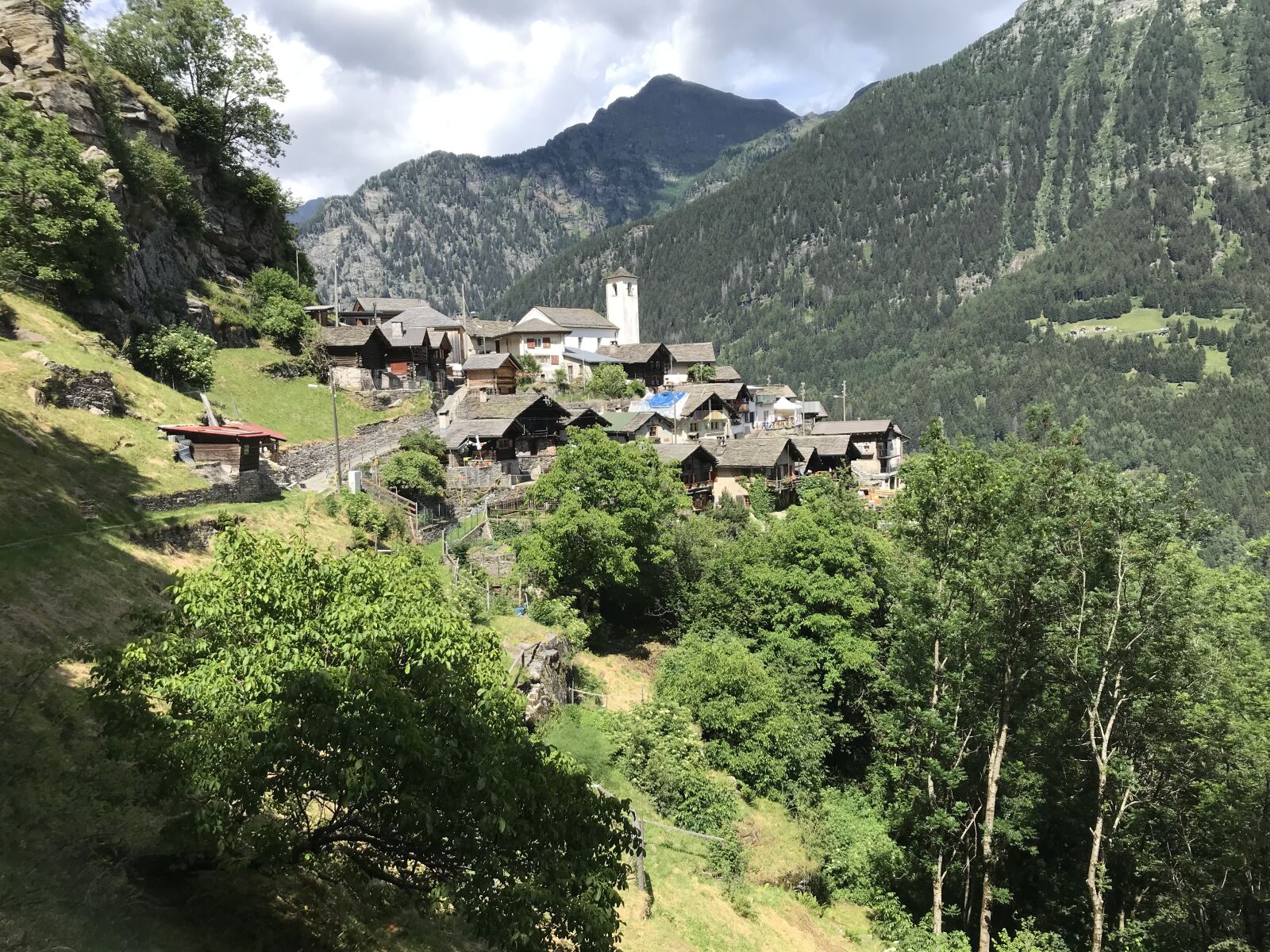 iPhone 7 back camera 3.99mm f/1.8 sample photo. Landarenca, alpine route, alps photography