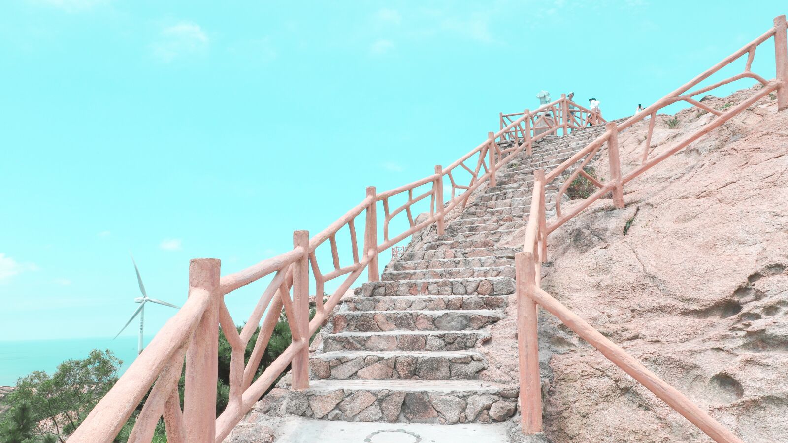 Canon EF 24-105mm F4L IS II USM sample photo. Blue sky, beach, stairs photography