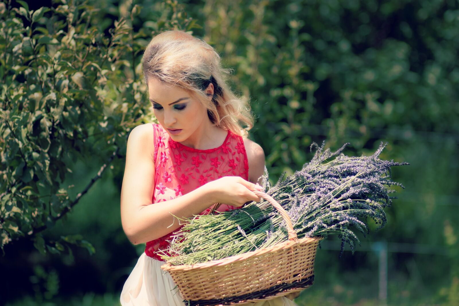 Canon EOS 450D (EOS Rebel XSi / EOS Kiss X2) sample photo. Girl, lavender, blonde photography