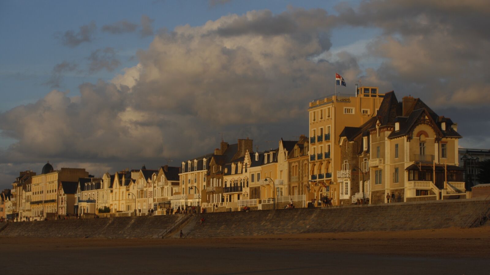 Canon EOS 1000D (EOS Digital Rebel XS / EOS Kiss F) sample photo. Clouds, coast, coastal photography