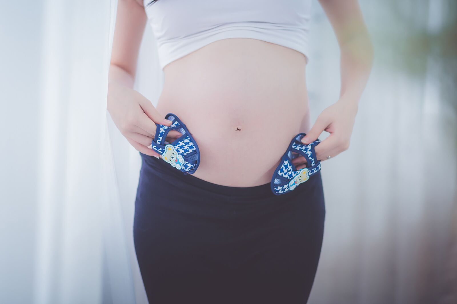 Canon EF 85mm F1.8 USM sample photo. Vietnam, those, pregnancy photography