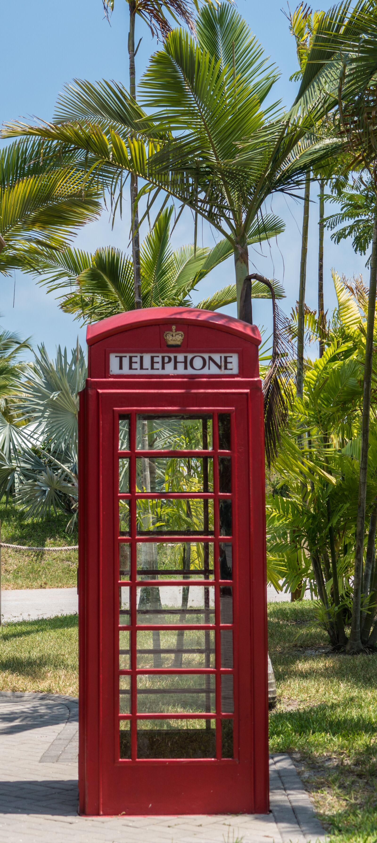 Sony a7R II sample photo. English phone booth, tropical photography