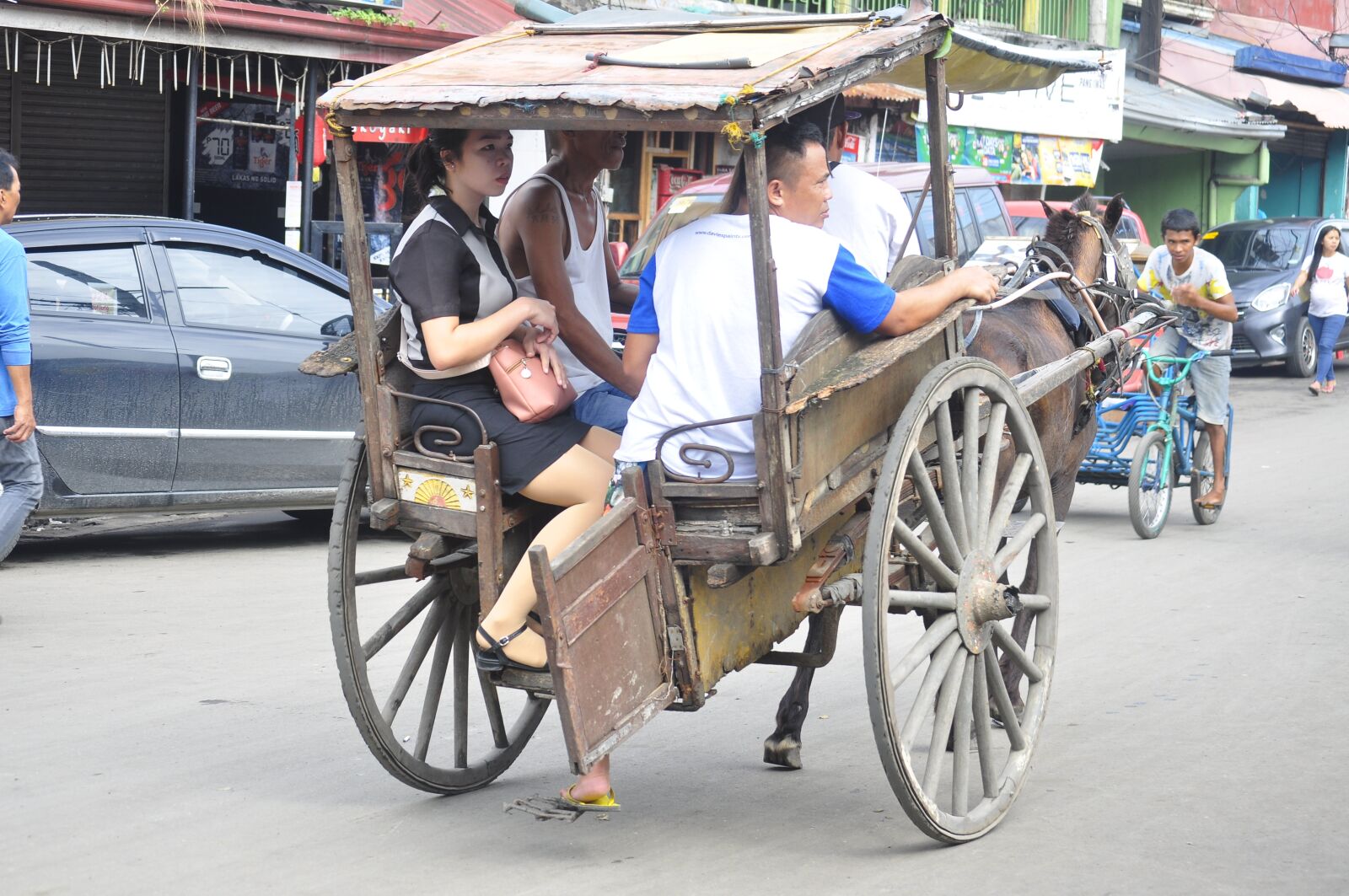 Nikon D5000 sample photo. Tartanilla, horse ride, passenger photography