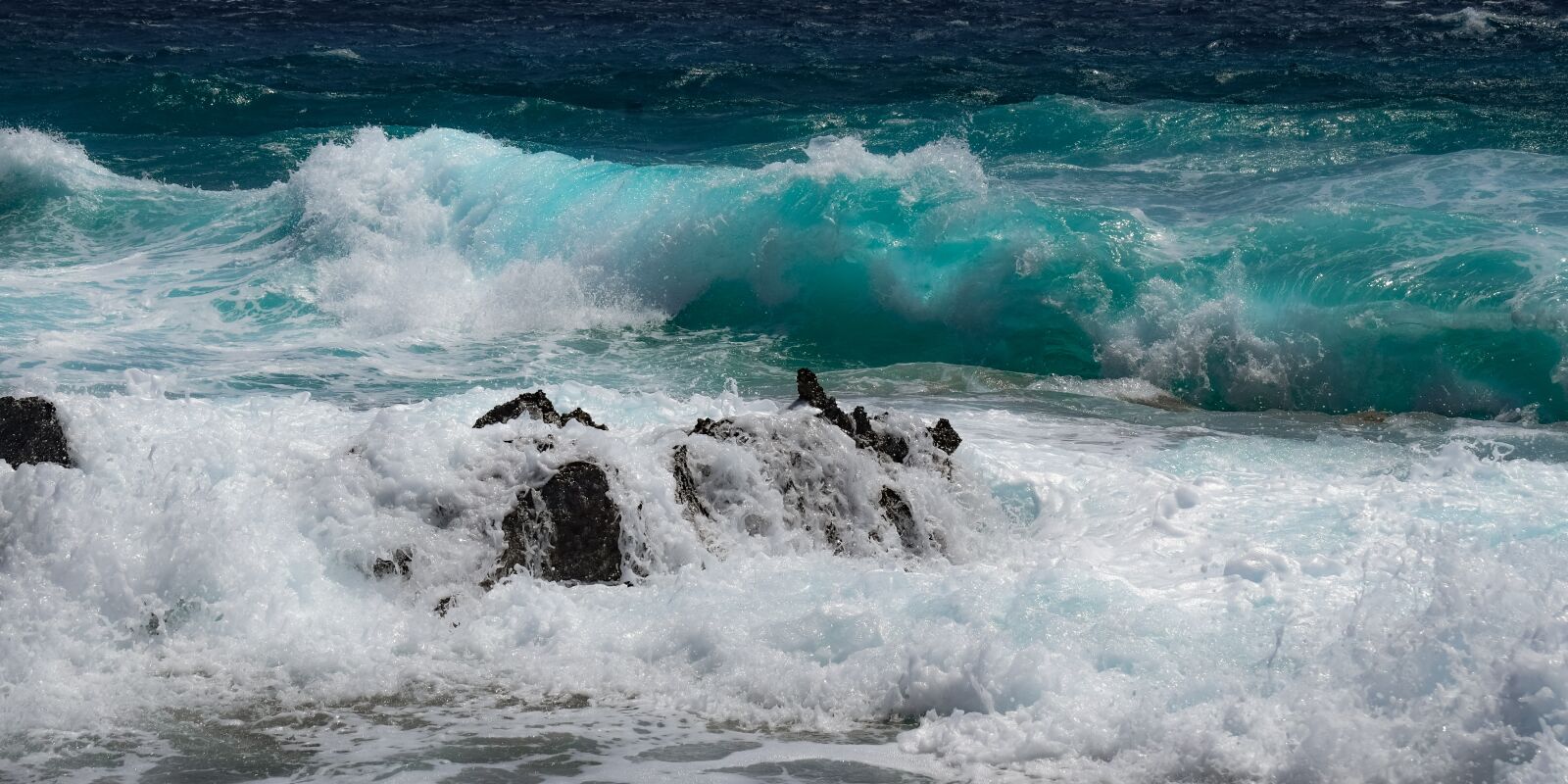 Nikon D3300 sample photo. Rocky coast, waves, smashing photography