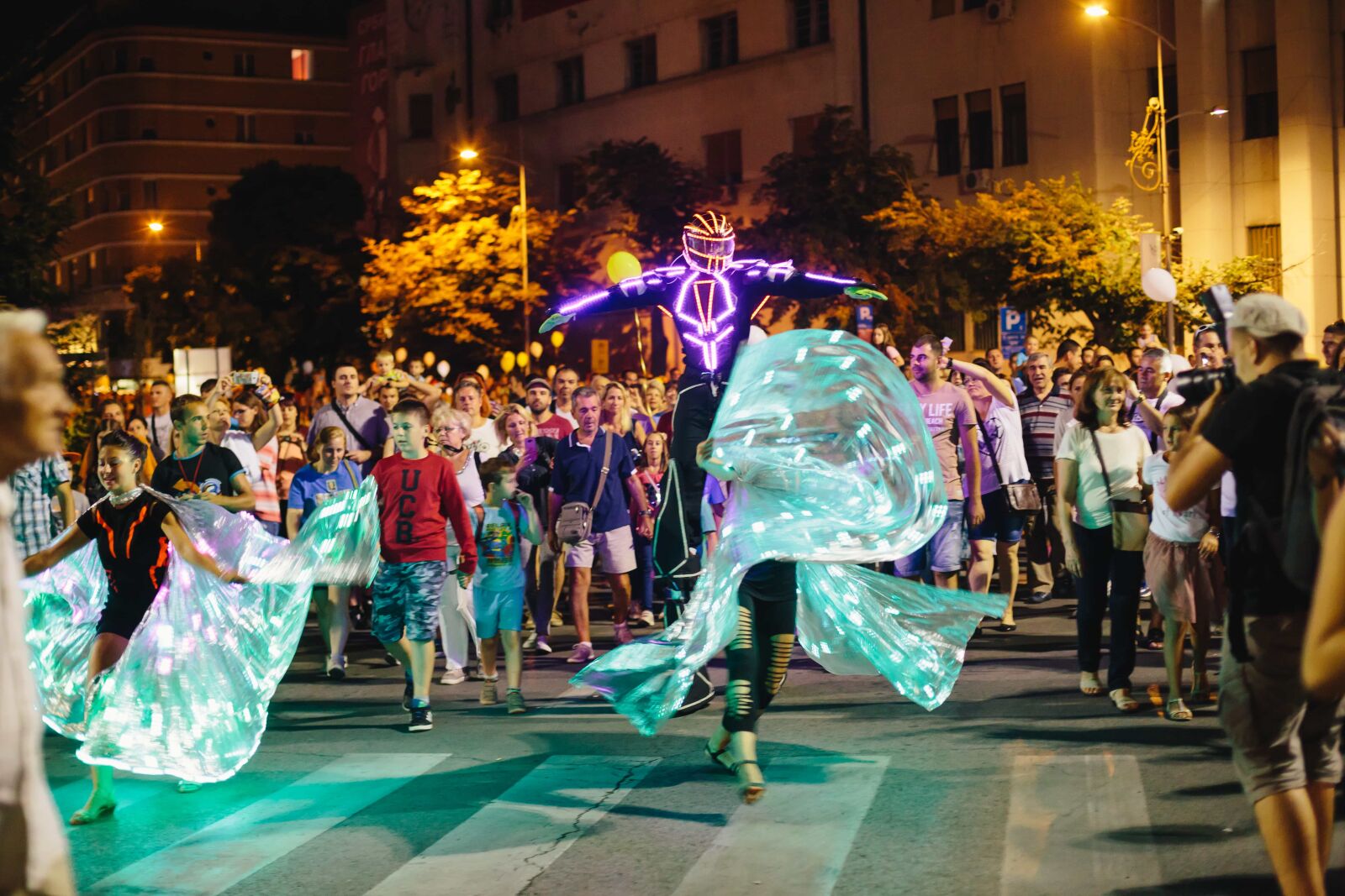 Canon EOS 5D Mark III sample photo. Artist, carnival, ceremony, crowd photography