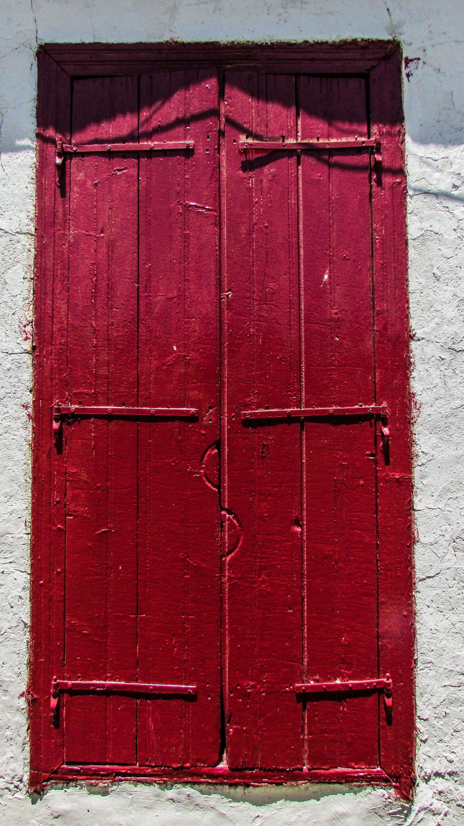 Canon PowerShot SX400 IS sample photo. Window, wooden, red photography
