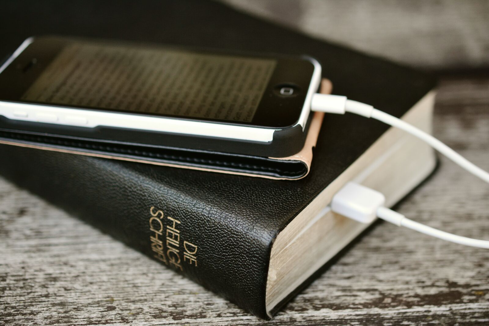 Nikon D5200 sample photo. Bible, iphone, mobile phone photography