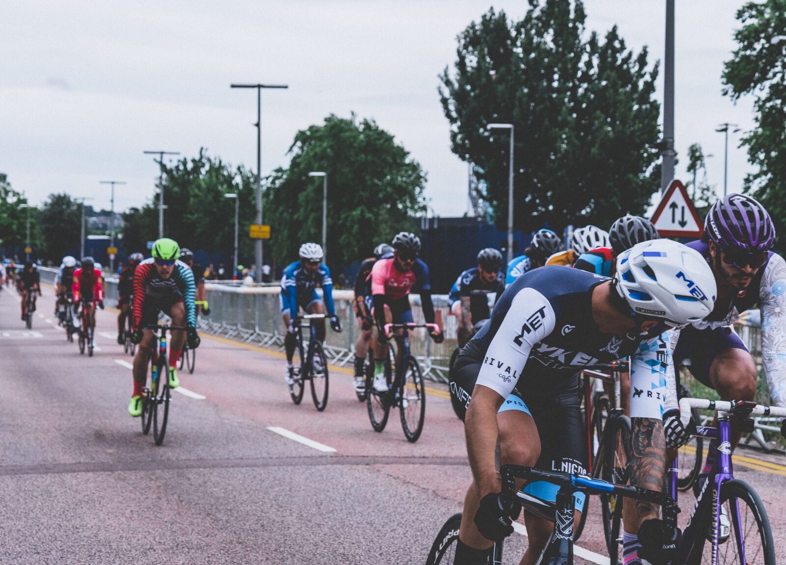 Sony a7 II + Sony FE 70-200mm F4 G OSS sample photo. Bikes, cycling, cyclists photography