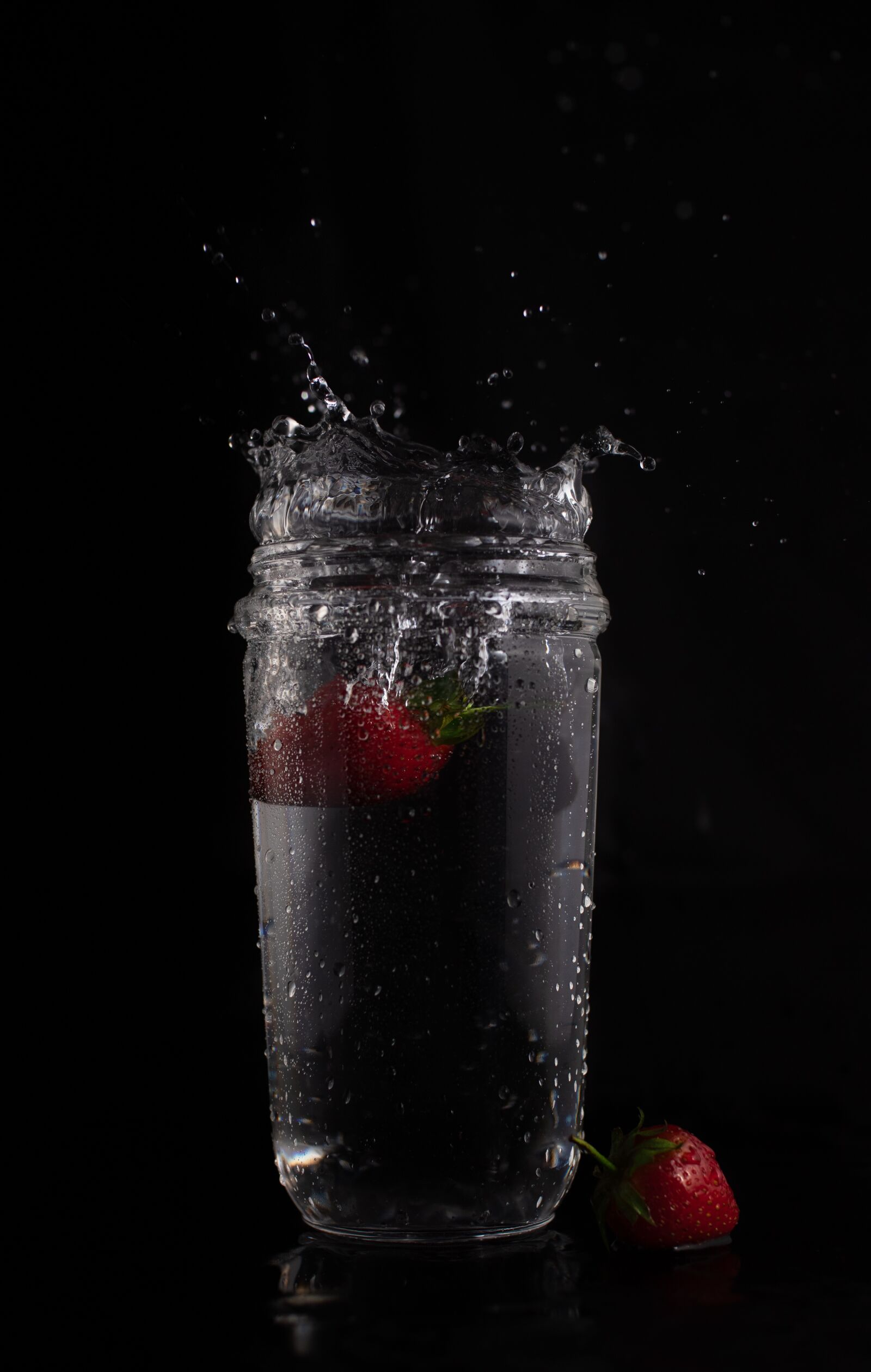 Canon EOS M50 (EOS Kiss M) sample photo. Strawberries, splash, splash photography photography