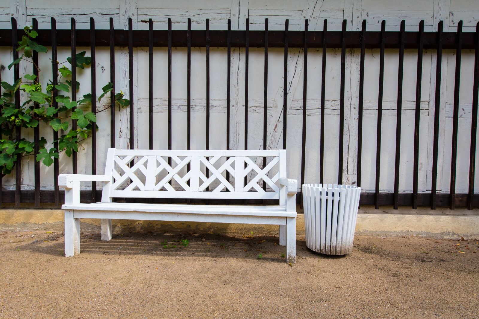 Tamron SP 15-30mm F2.8 Di VC USD sample photo. Park bench, garbage can photography