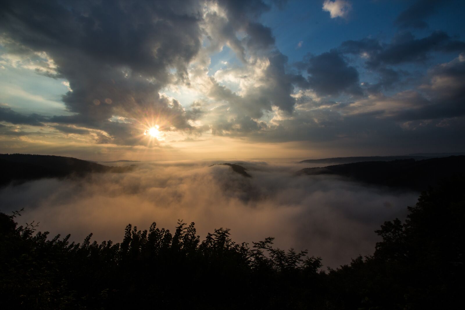 Canon EOS 600D (Rebel EOS T3i / EOS Kiss X5) sample photo. Mood, hiking, nature photography