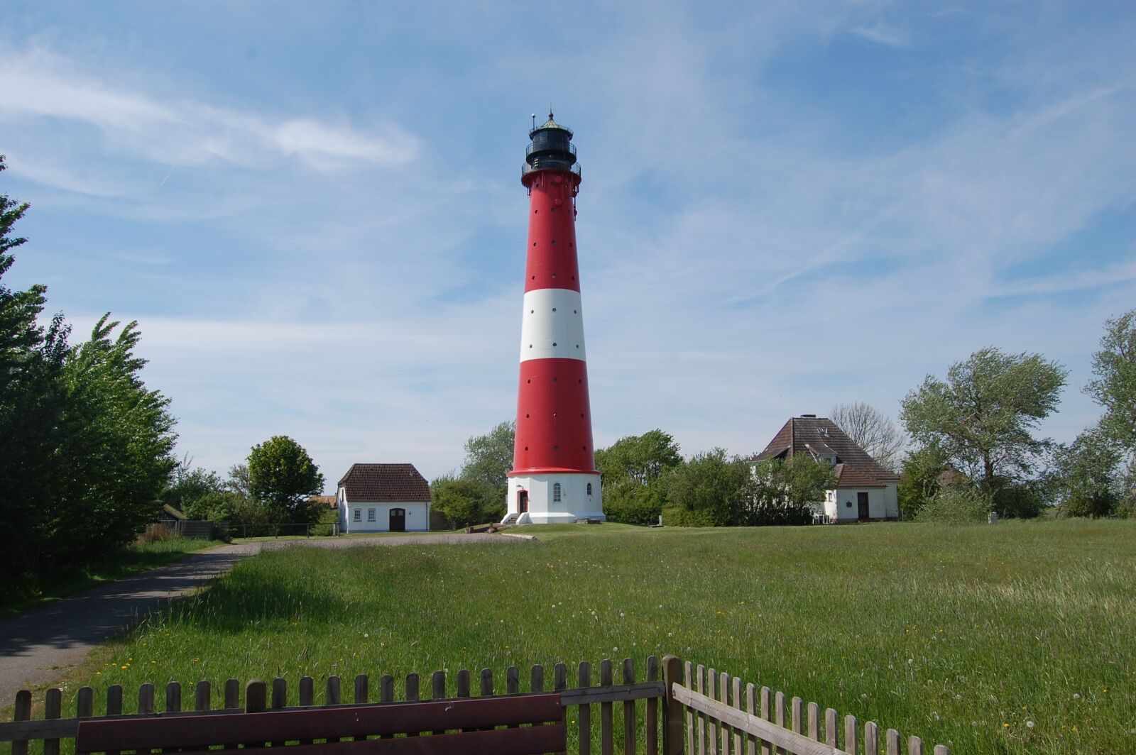 Nikon D40 sample photo. Lighthouse, grass, sky photography