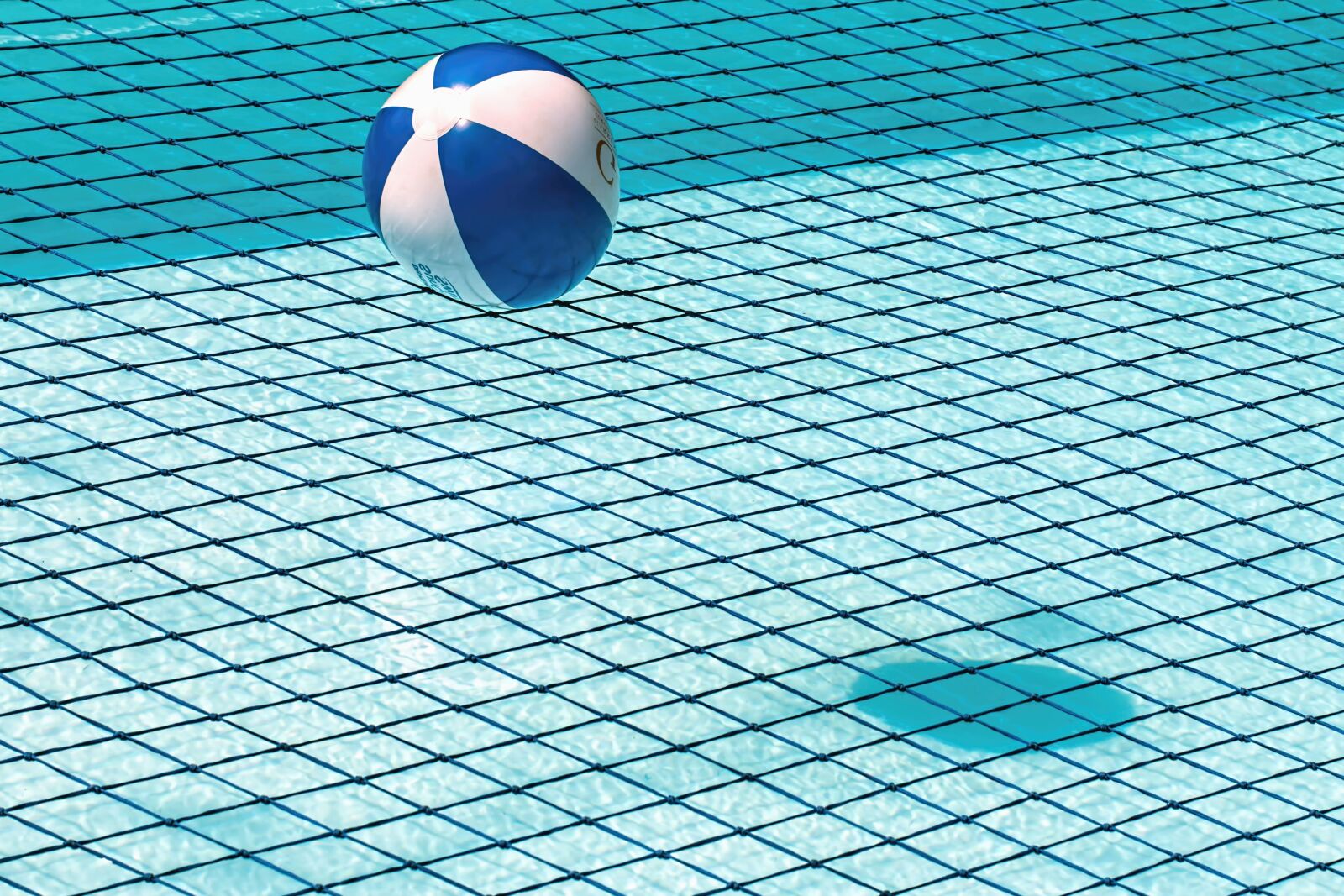 Canon EOS 70D sample photo. Ball, swimming pool, tiles photography
