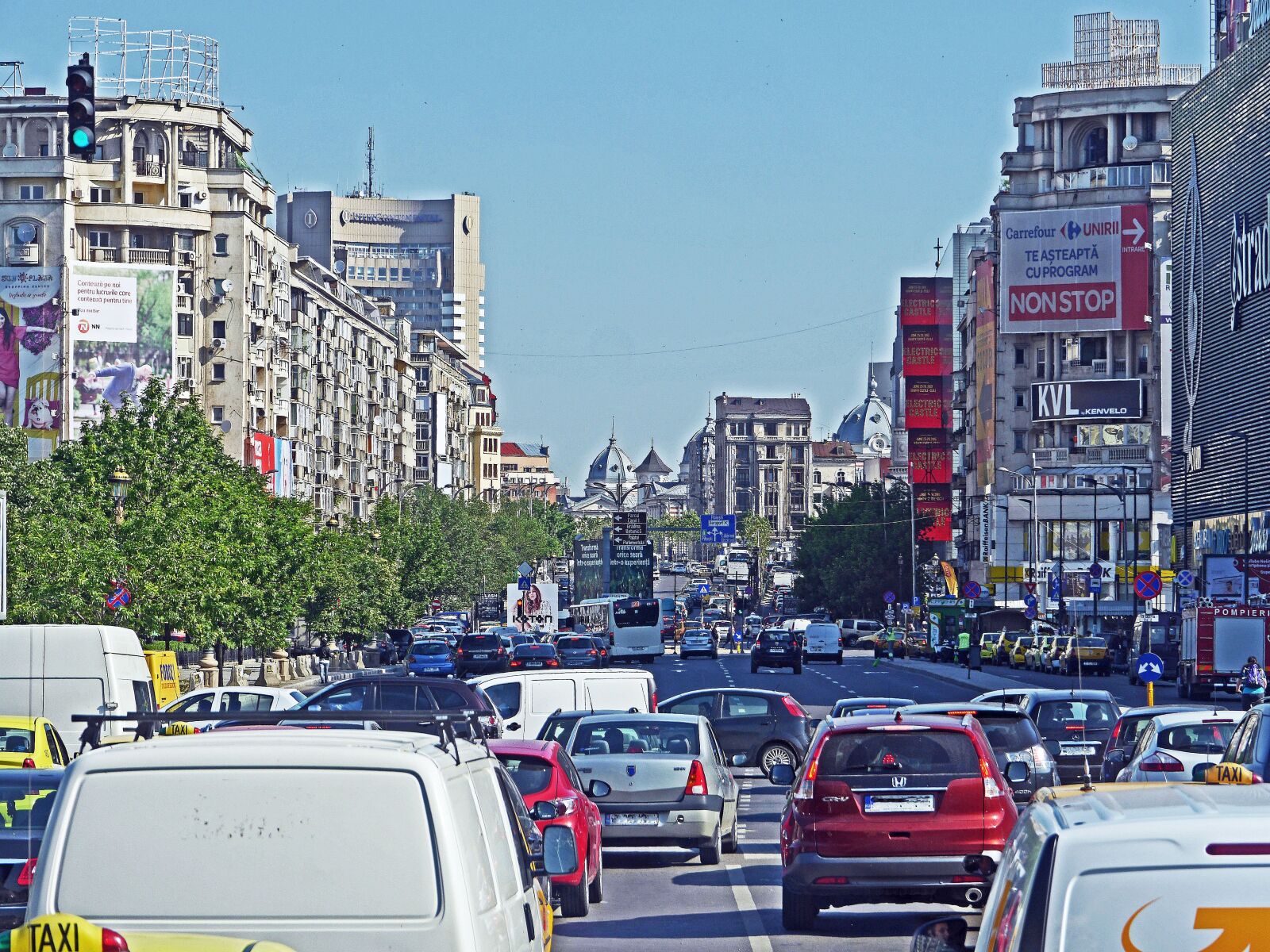 Panasonic Lumix DMC-GH3 sample photo. Bucharest, morning traffic, 10 00 am photography