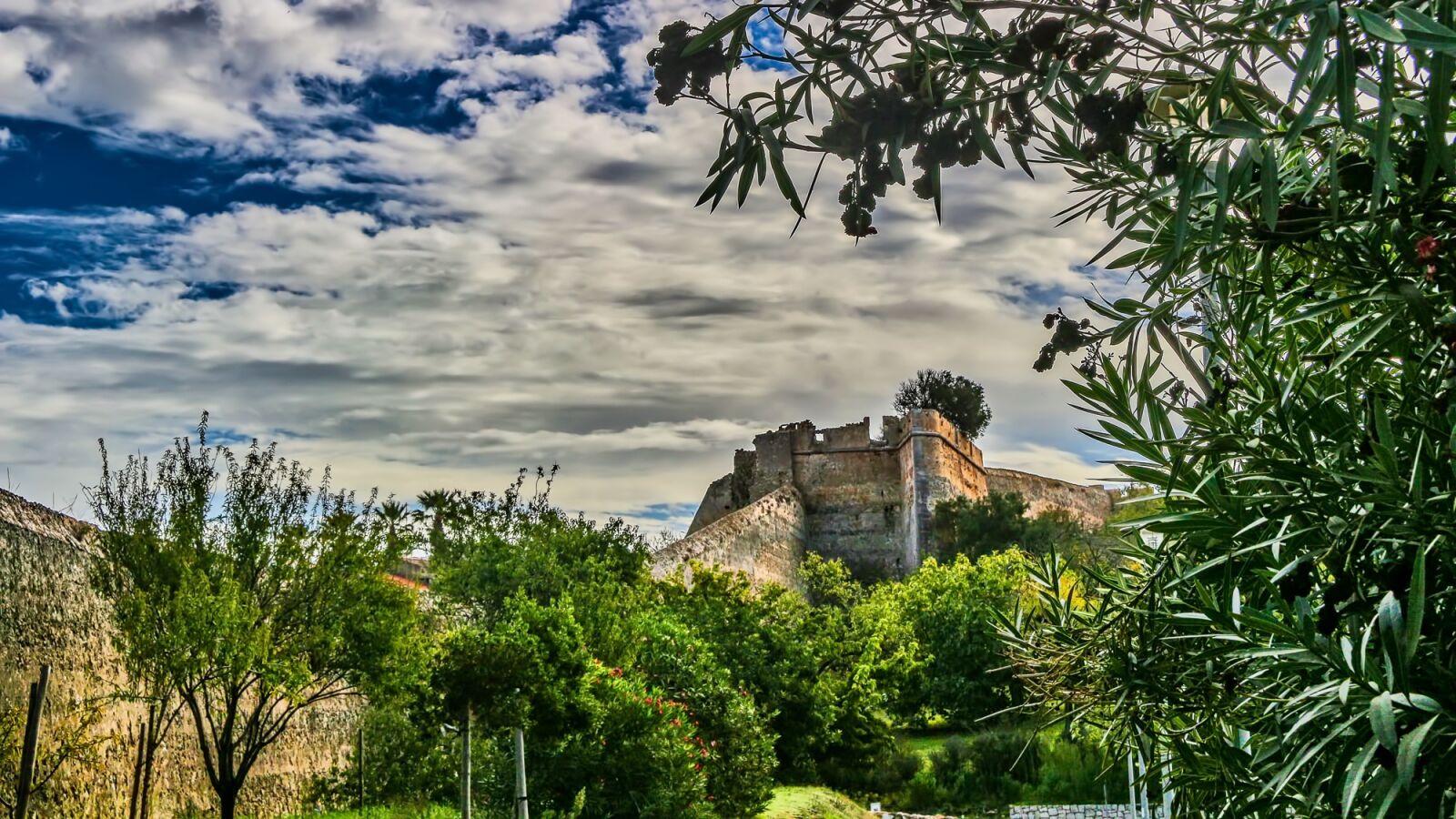 Canon EF-S 17-85mm F4-5.6 IS USM sample photo. Fort, italy, architecture photography