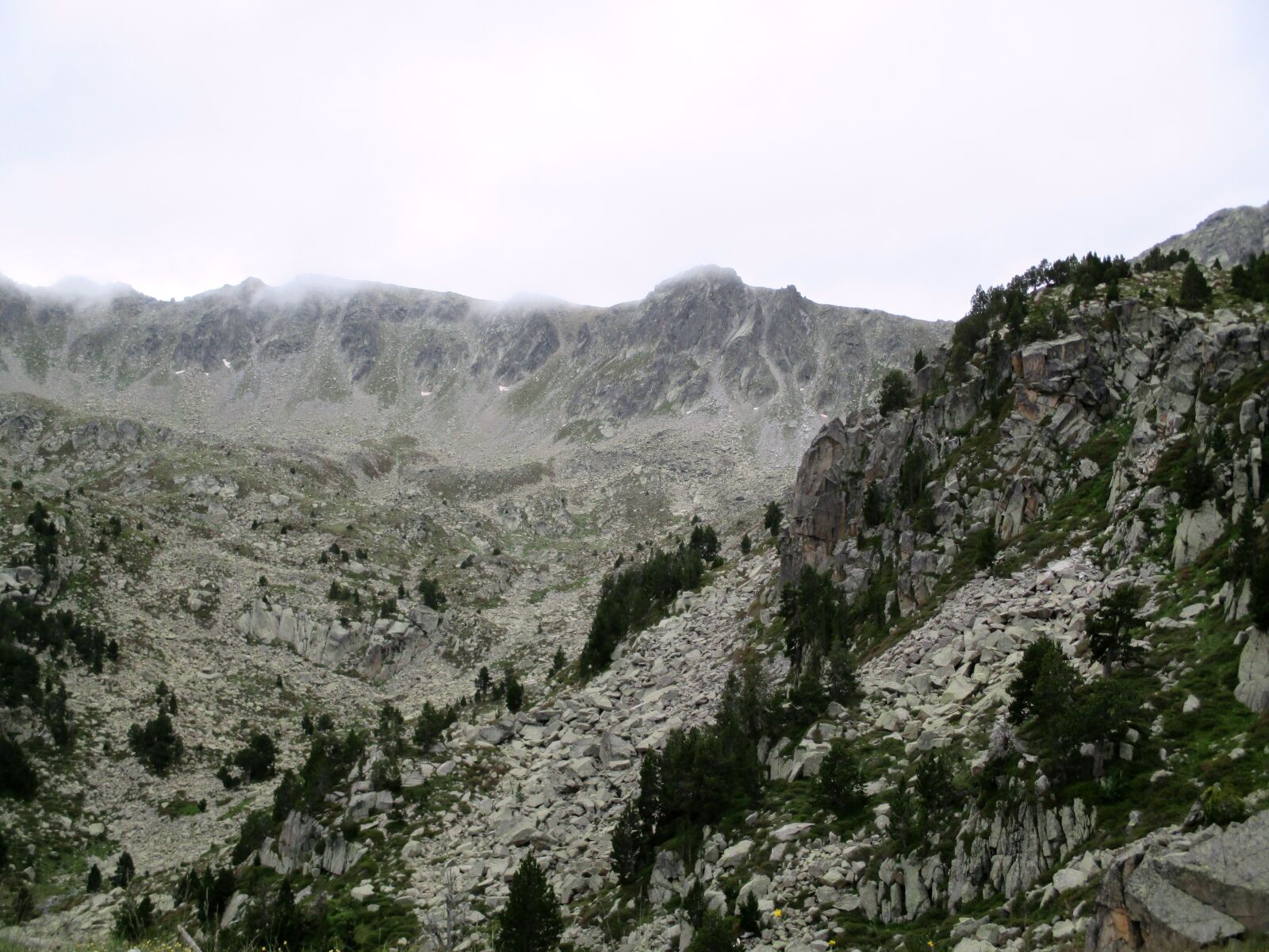 Canon PowerShot ELPH 140 IS (IXUS 150 / IXY 130) sample photo. Andorra, mountains, summer photography