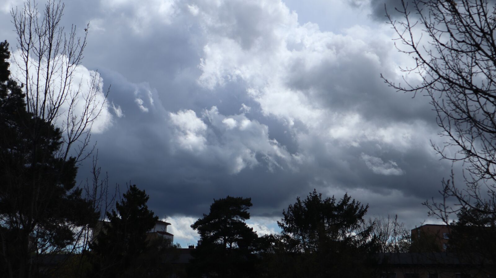 Canon EOS M50 (EOS Kiss M) sample photo. Clouds, storm, dark sky photography