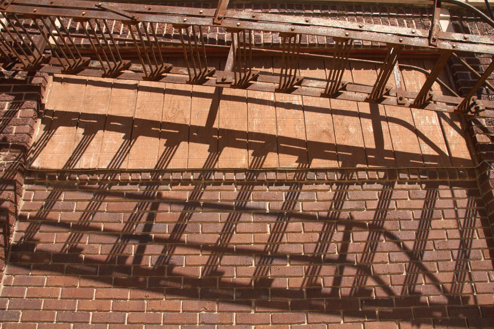 Canon EOS 450D (EOS Rebel XSi / EOS Kiss X2) sample photo. Wood, old, architecture photography