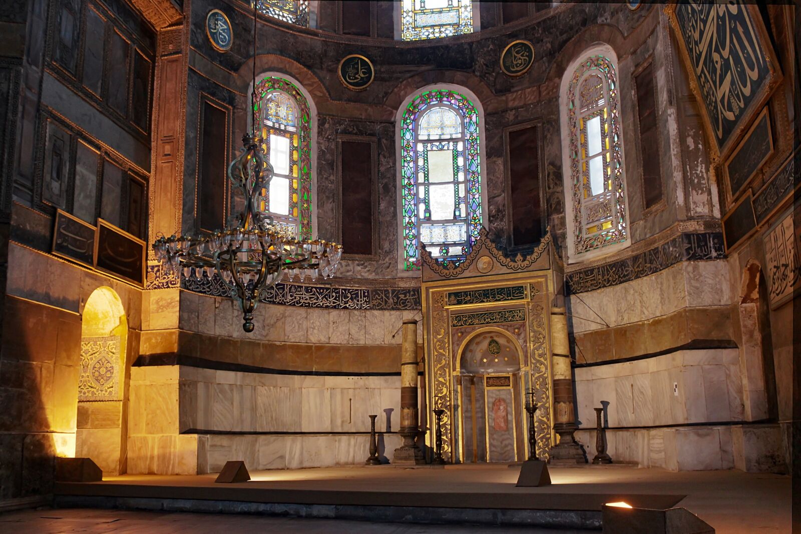 Canon EOS 550D (EOS Rebel T2i / EOS Kiss X4) sample photo. Hagia sofia, reading, church photography