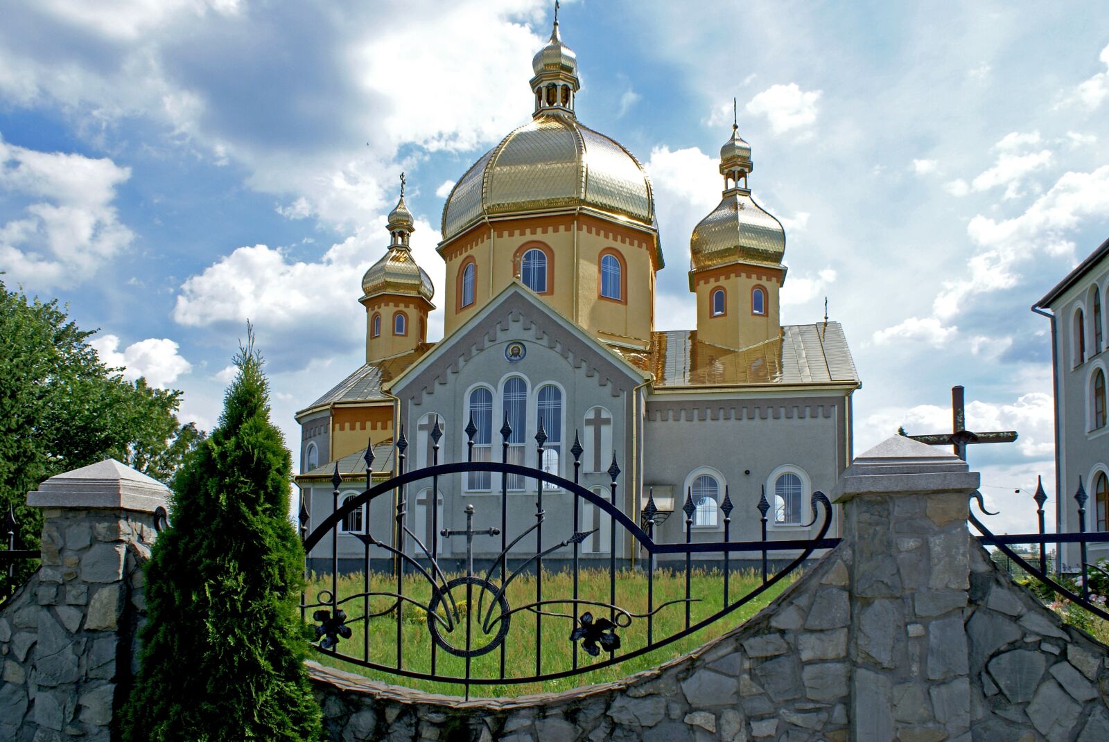 Sony Alpha DSLR-A100 sample photo. Shehyni, ukraine, dome photography
