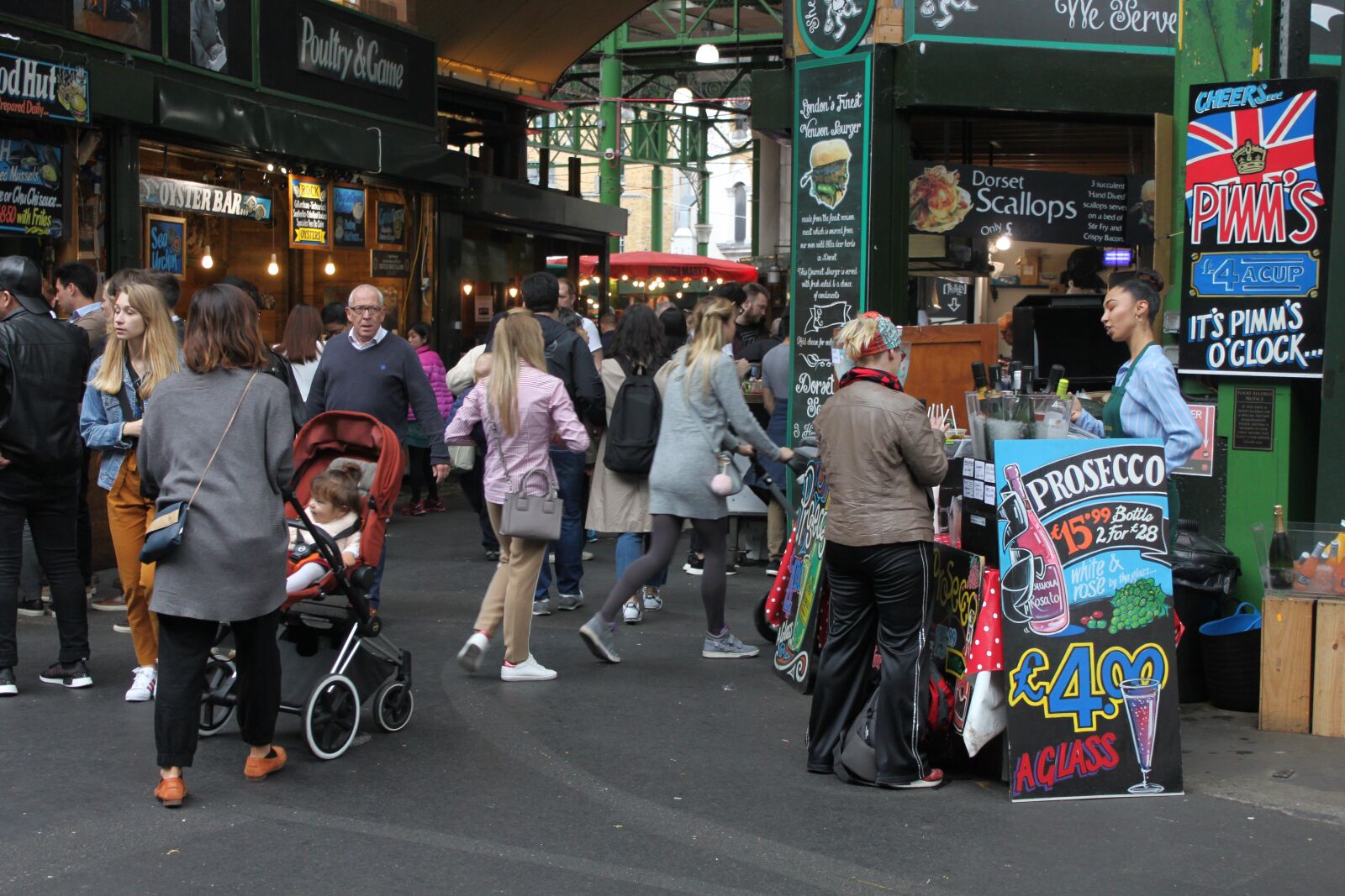 Canon EOS 500D (EOS Rebel T1i / EOS Kiss X3) sample photo. Market, london, human photography