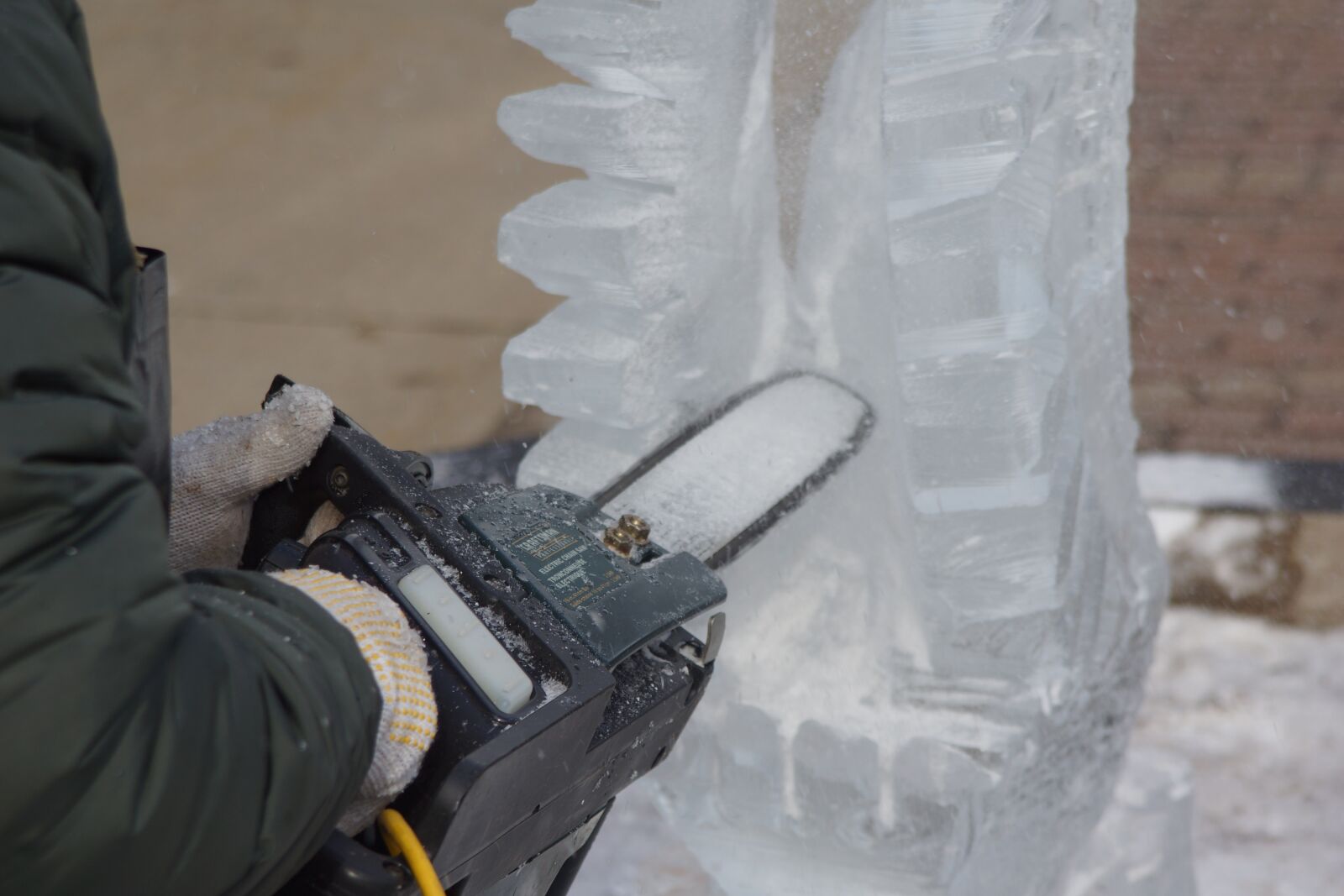 Sony SLT-A77 sample photo. Ice sculpting, carving, sawing photography
