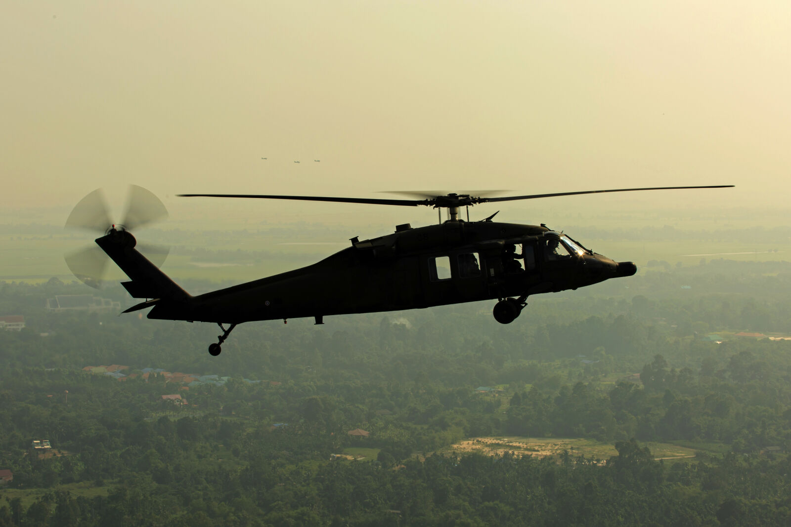 Canon EF 100-400mm F4.5-5.6L IS USM sample photo. Flight, helicopter photography