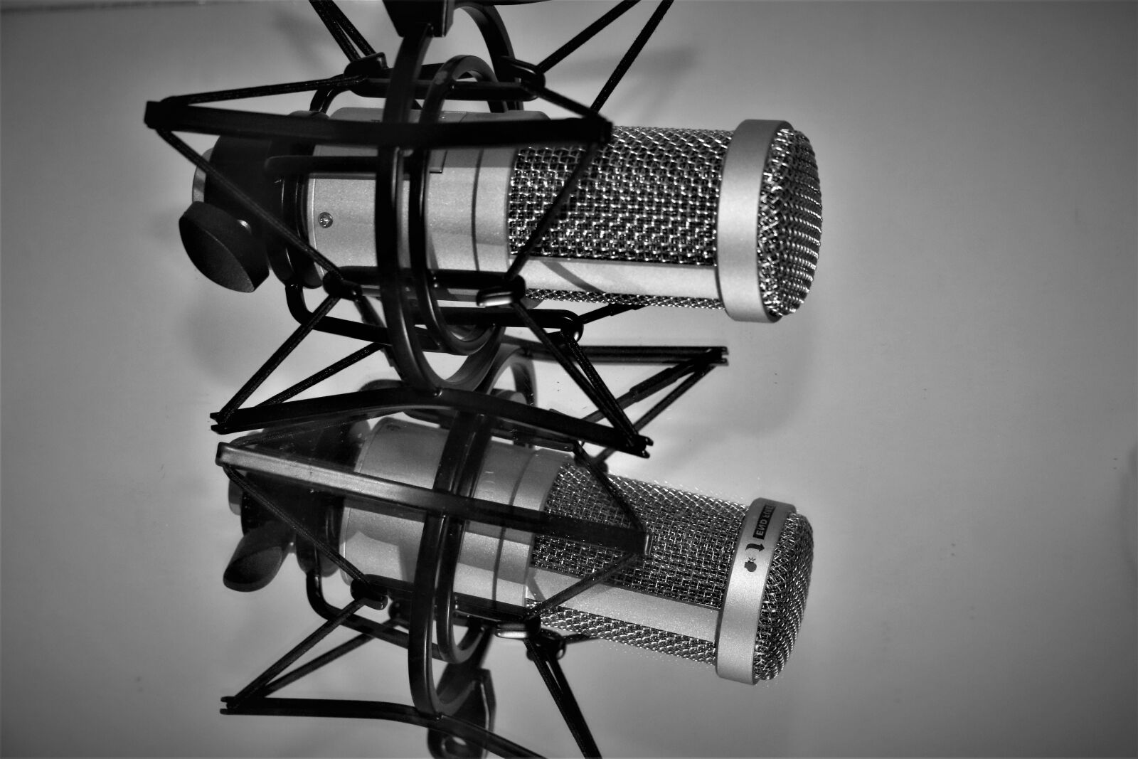 Canon EOS 7D Mark II sample photo. Microphone, studio, voice photography