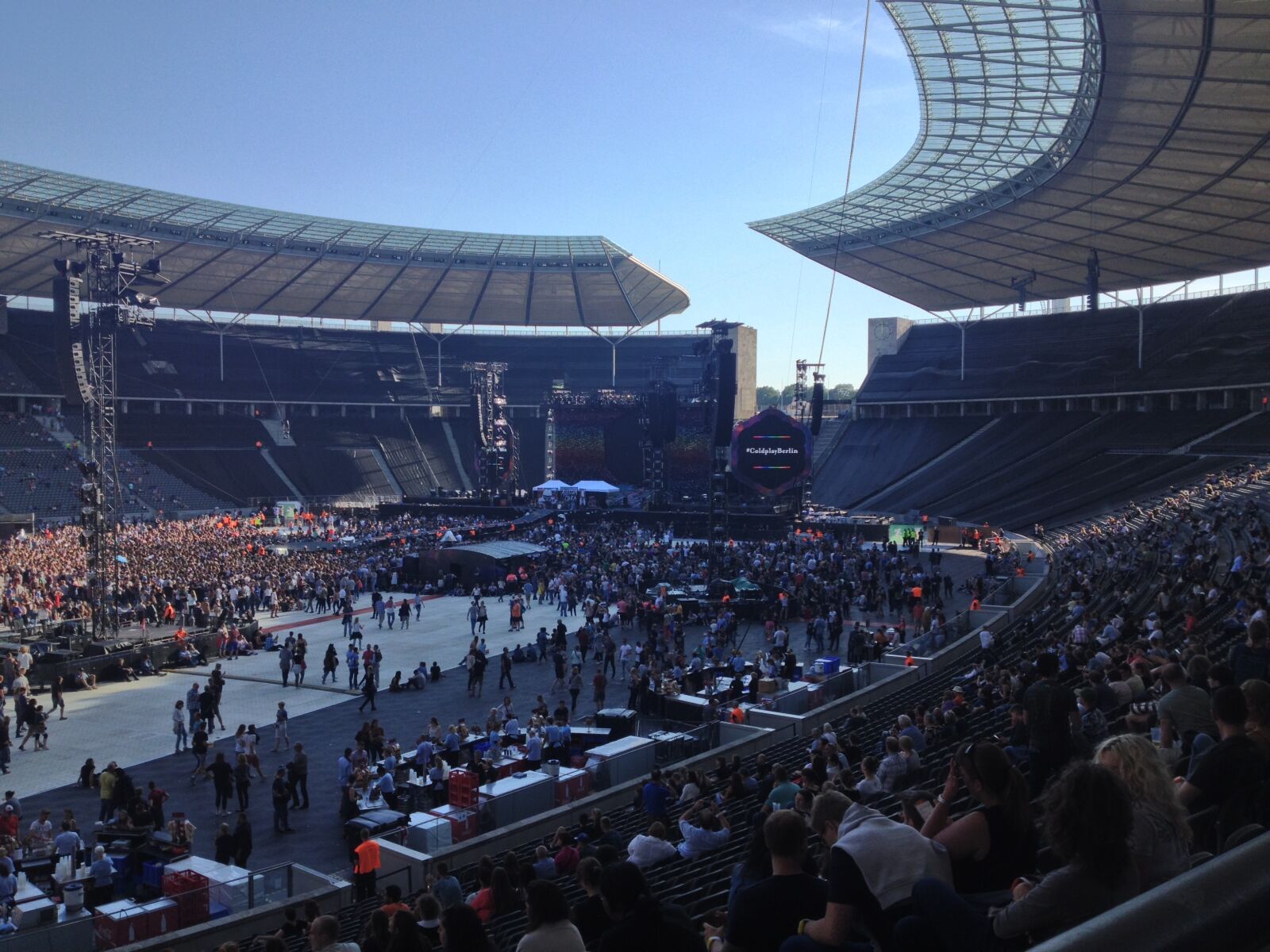 iPhone 4S back camera 4.28mm f/2.4 sample photo. Berlin, olimpiastadion, coldplay photography