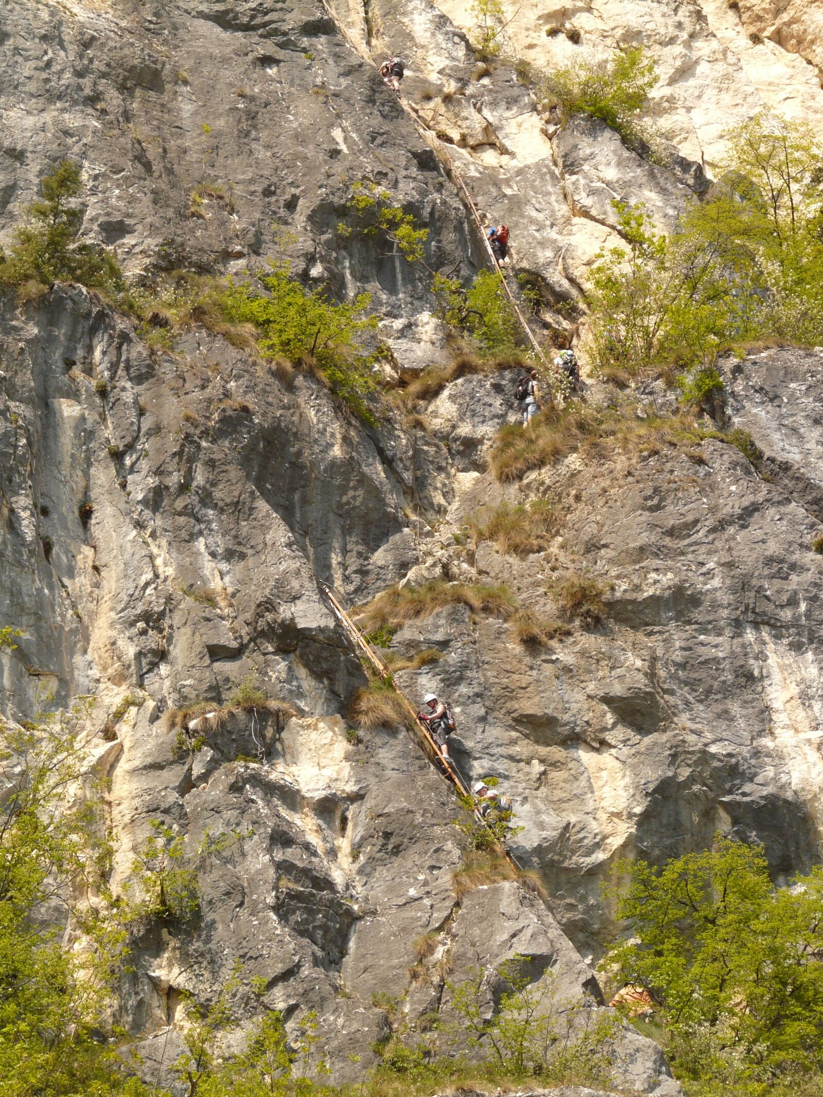 Panasonic DMC-FZ18 sample photo. Via dell'amicizia, climbing platform photography