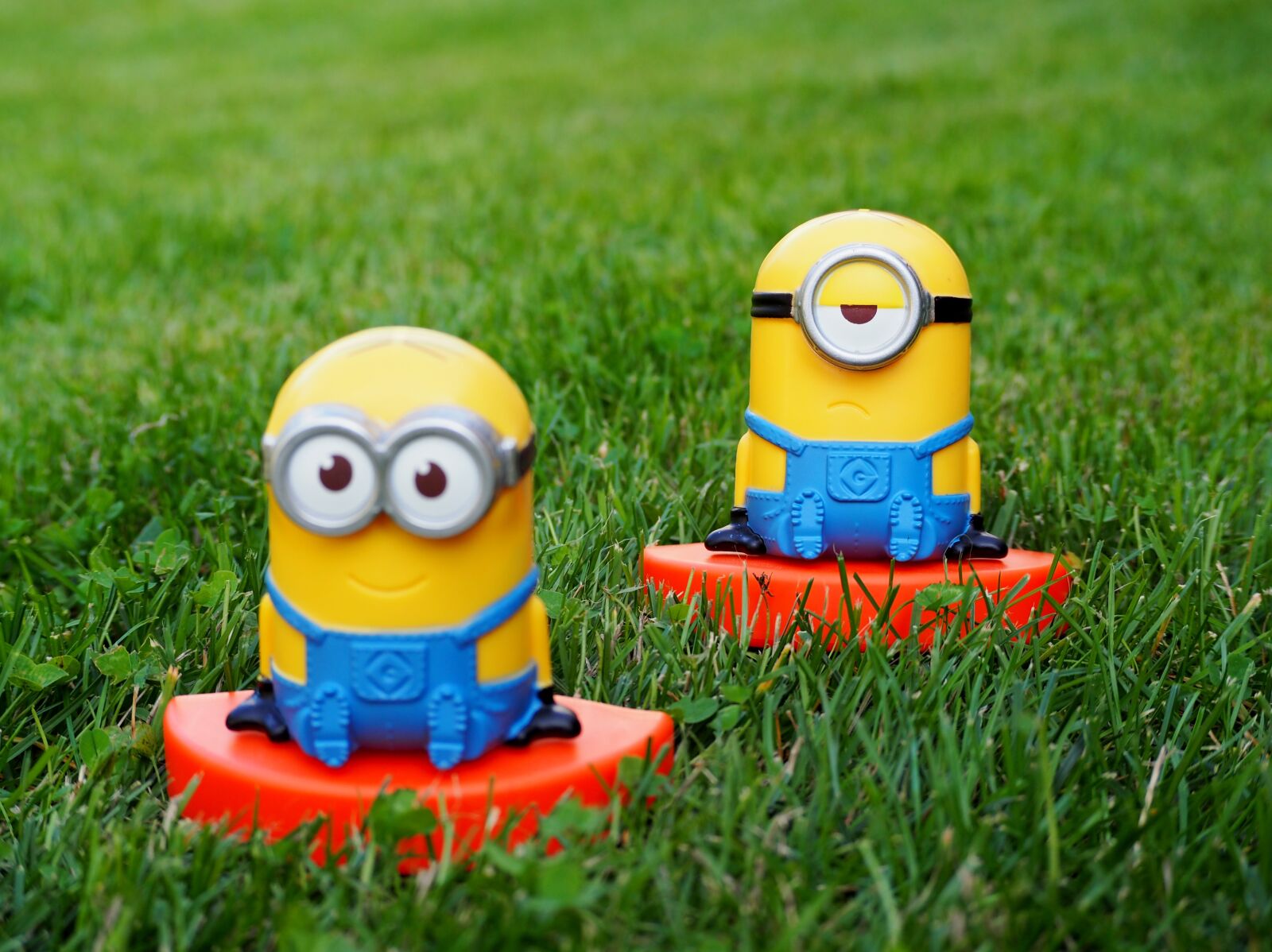 Olympus OM-D E-M10 sample photo. Minions, garden, film photography