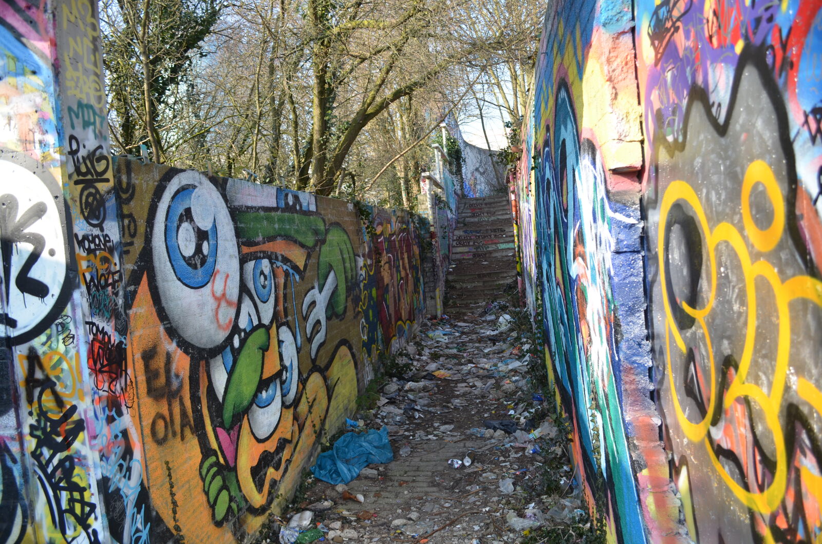 Nikon D5100 sample photo. Graffiti, street, art, trash photography