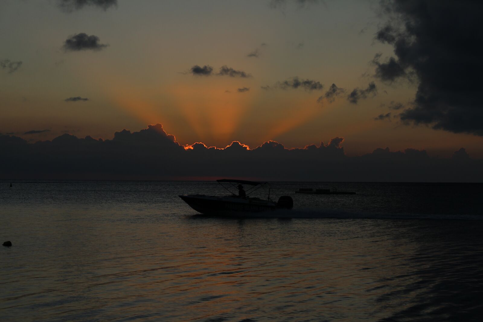 Canon EOS 700D (EOS Rebel T5i / EOS Kiss X7i) sample photo. Maritius, sunset, boat photography