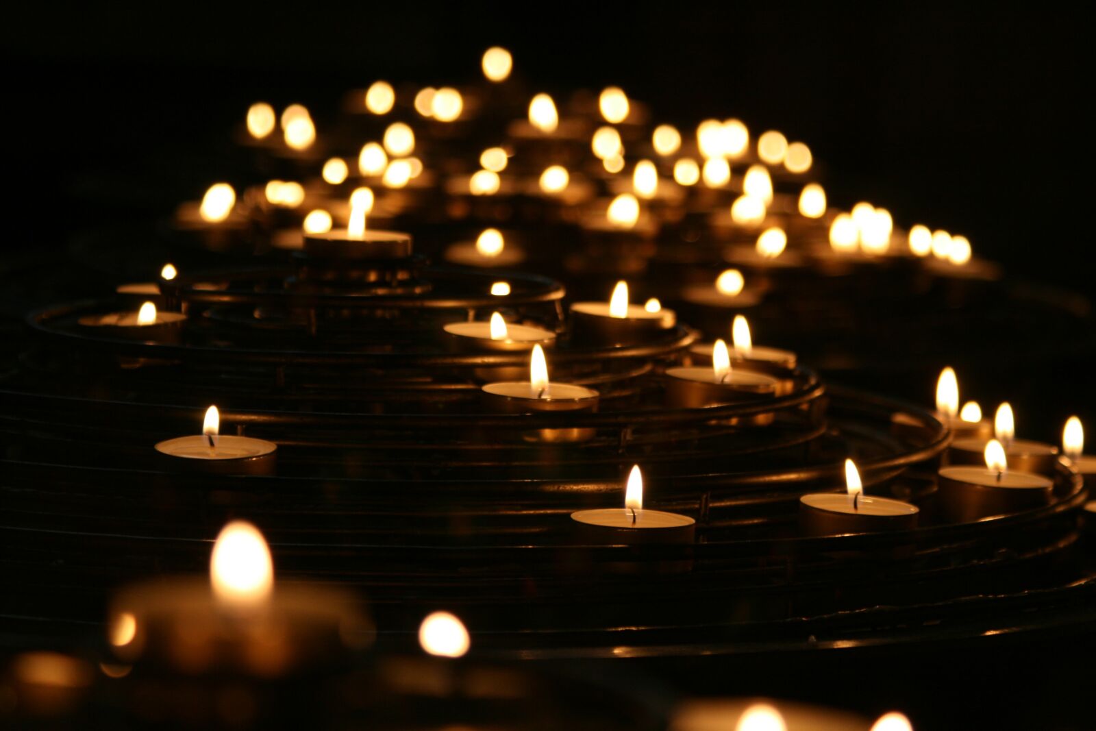 Canon EOS 400D (EOS Digital Rebel XTi / EOS Kiss Digital X) sample photo. Candlelights, candles, dark photography